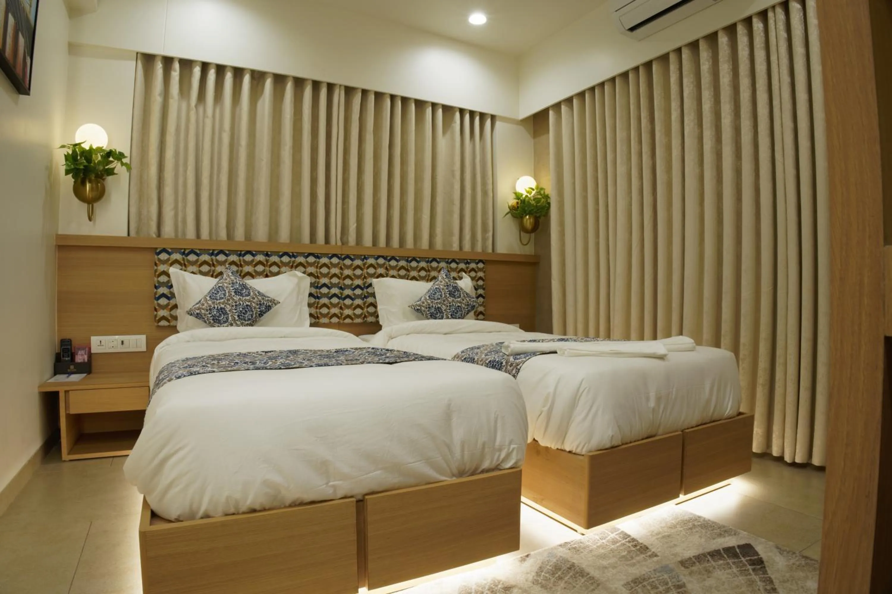 Bed in Hotel Elysian Residency