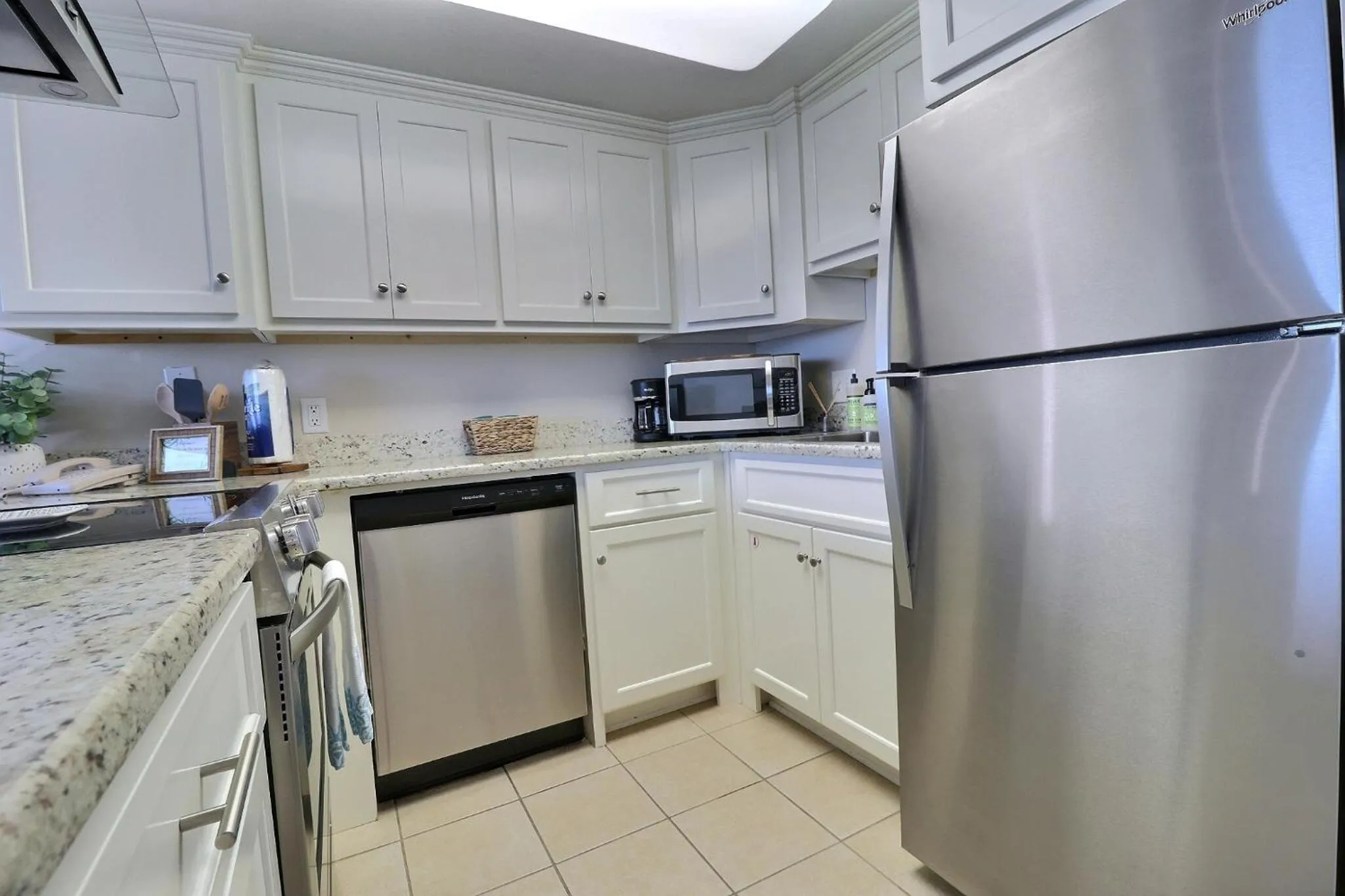 Kitchen or kitchenette in Island Winds East