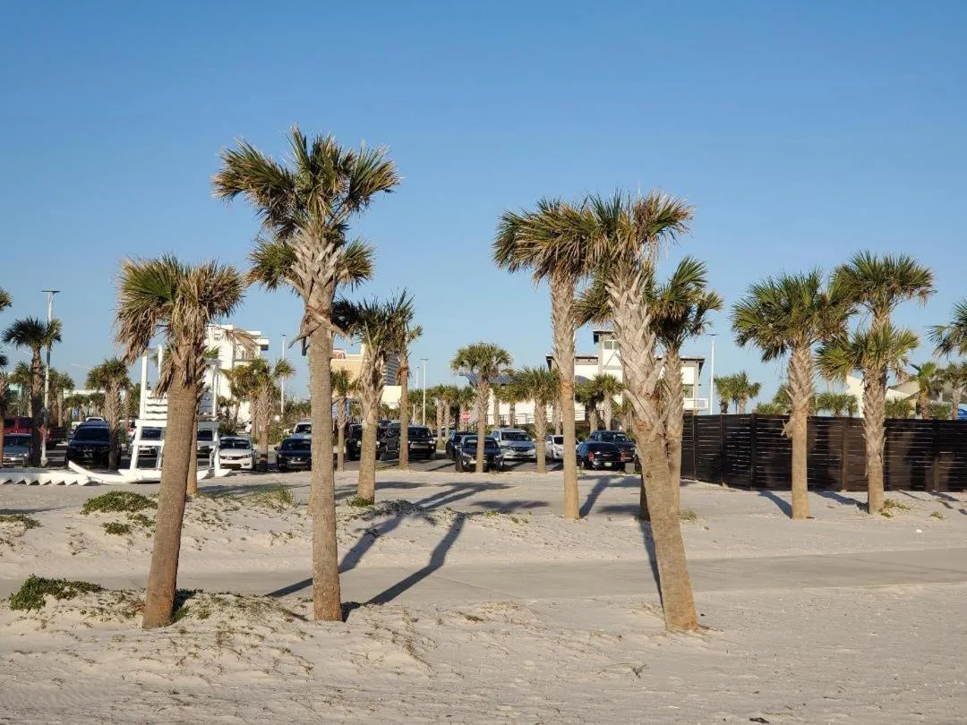 Nearby landmark in Island Winds East