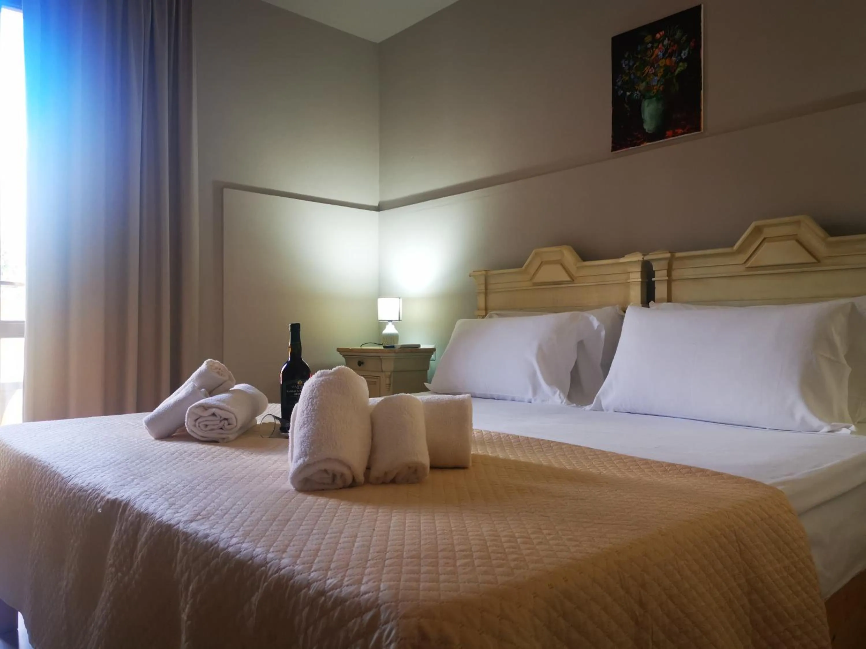 Photo of the whole room, Bed in Kite Hub Lo Stagnone