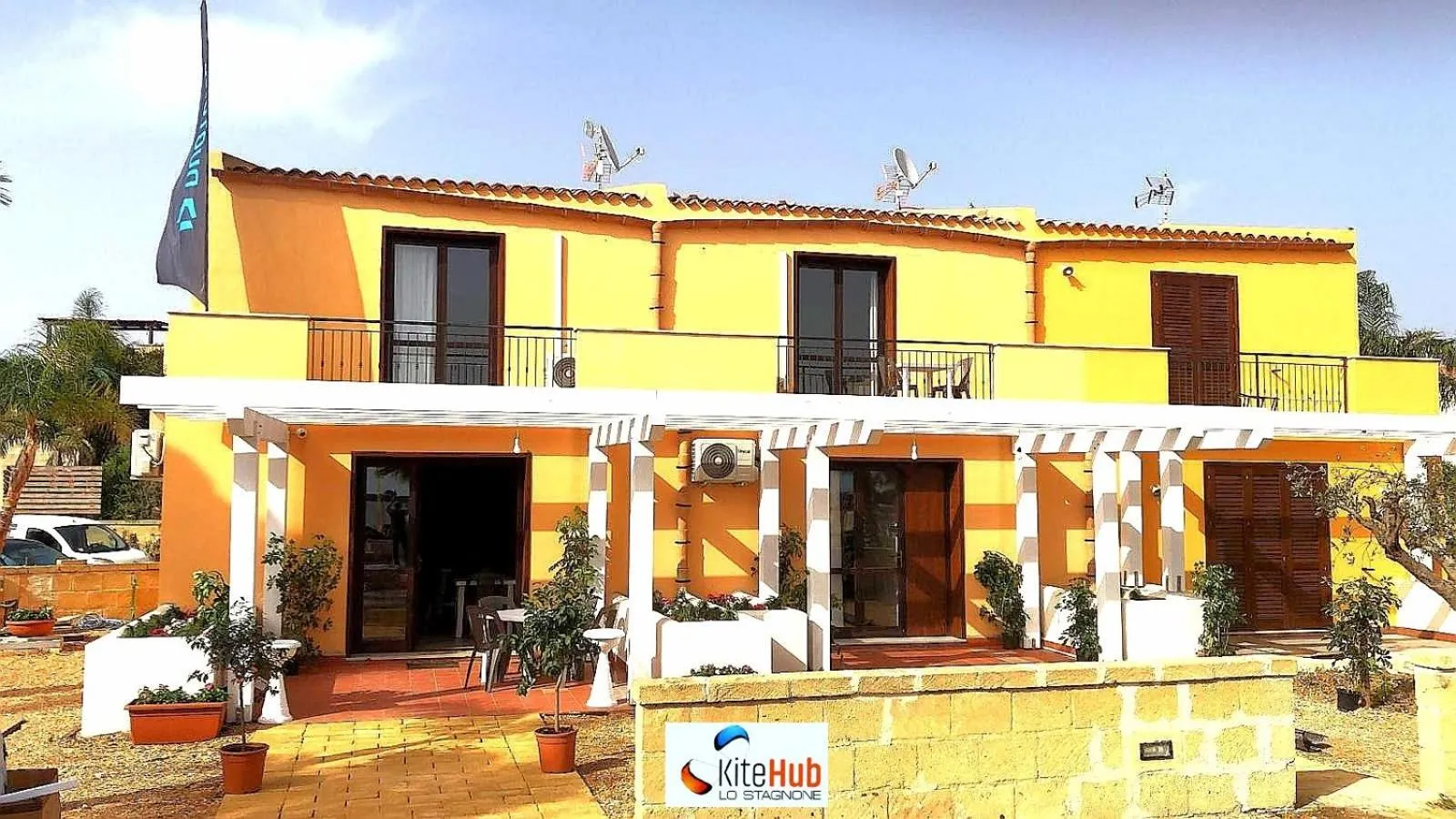 Property building in Kite Hub Lo Stagnone
