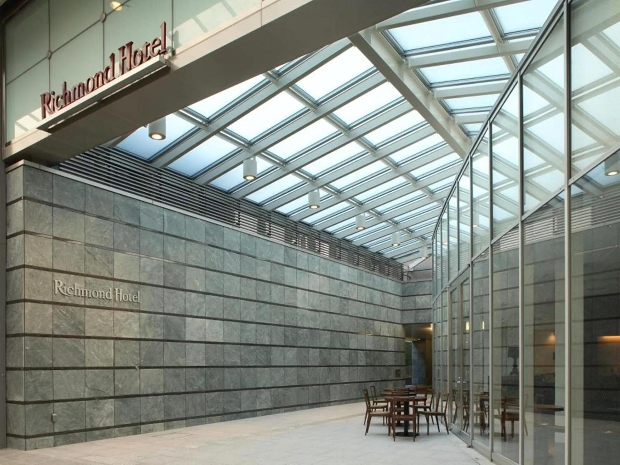 Facade/entrance in Richmond Hotel Kochi