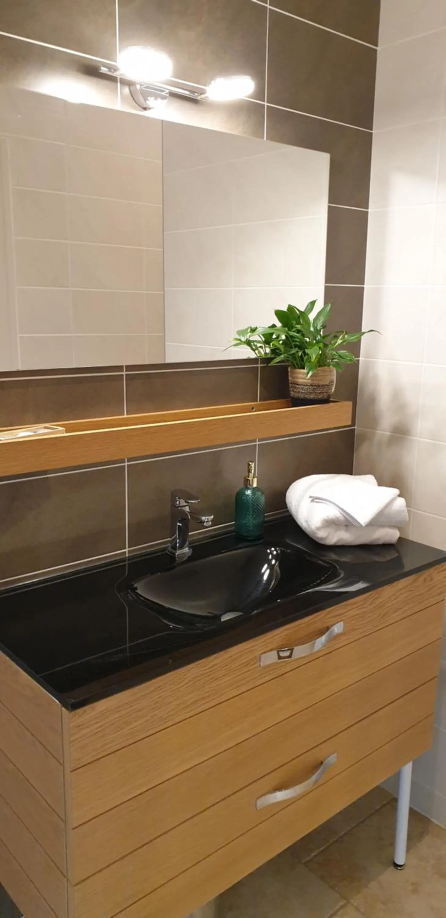 Bathroom in Château de Grandmont - Escale authentique au coeur des vignes