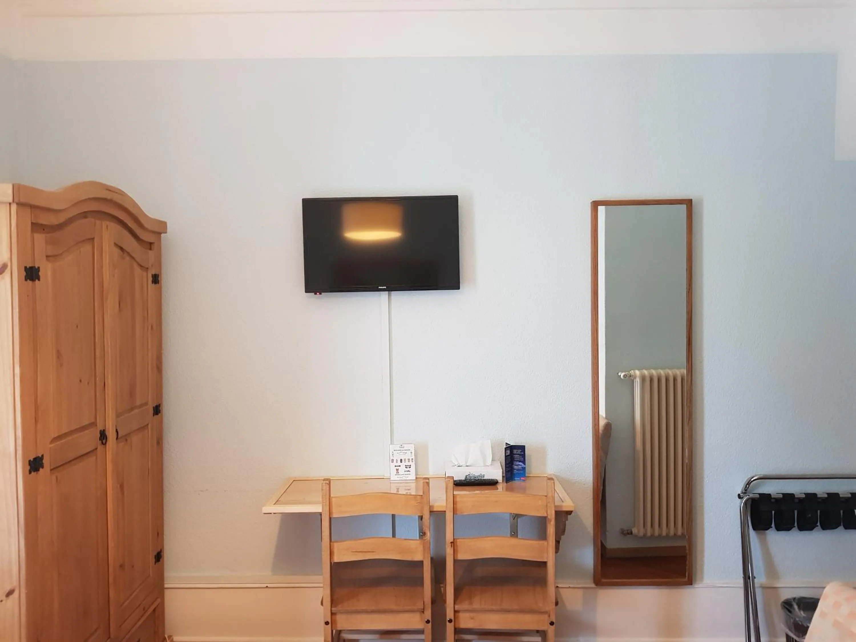 Photo of the whole room in Hotel de Geneve