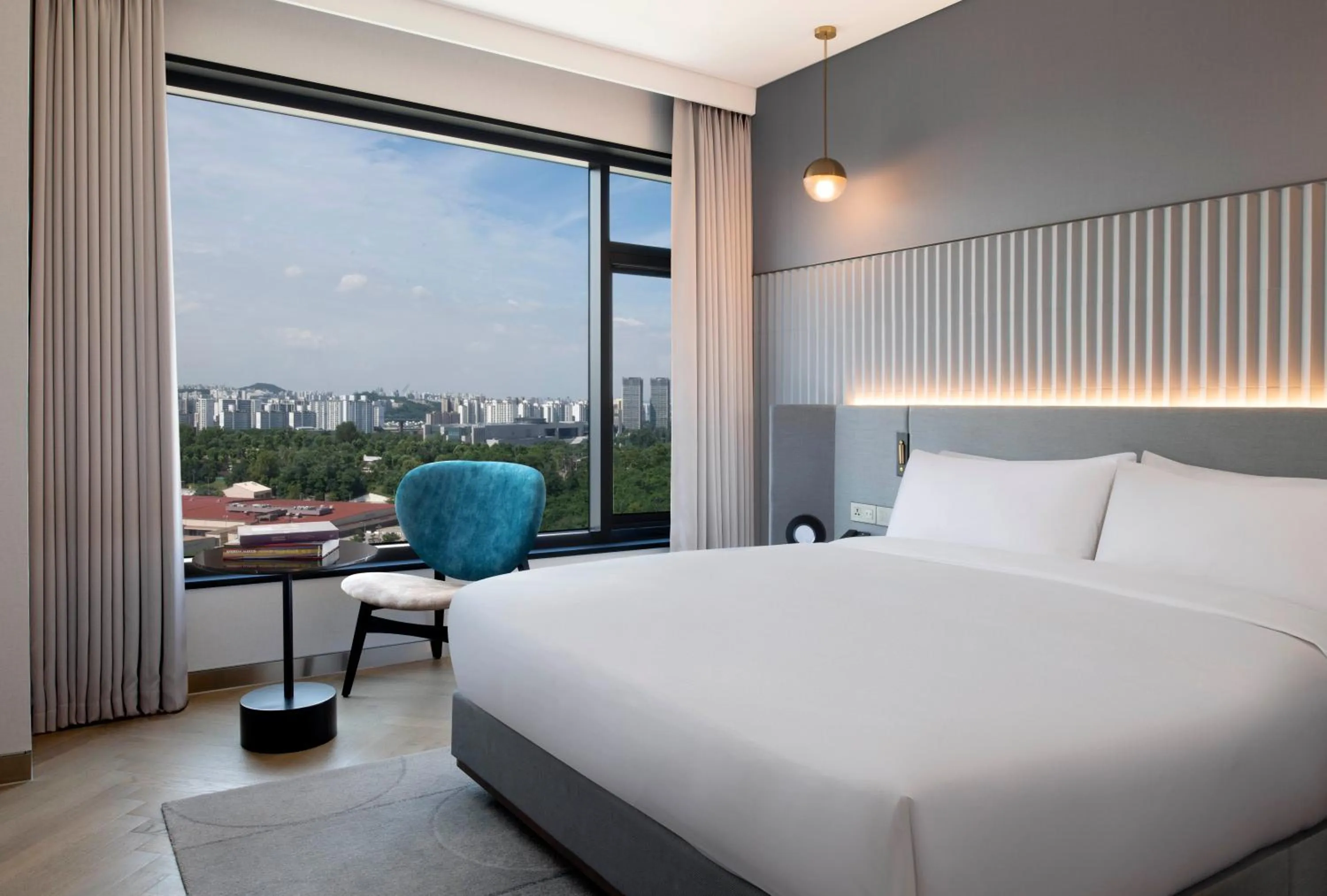 Bedroom, Bed in Mondrian Seoul Itaewon