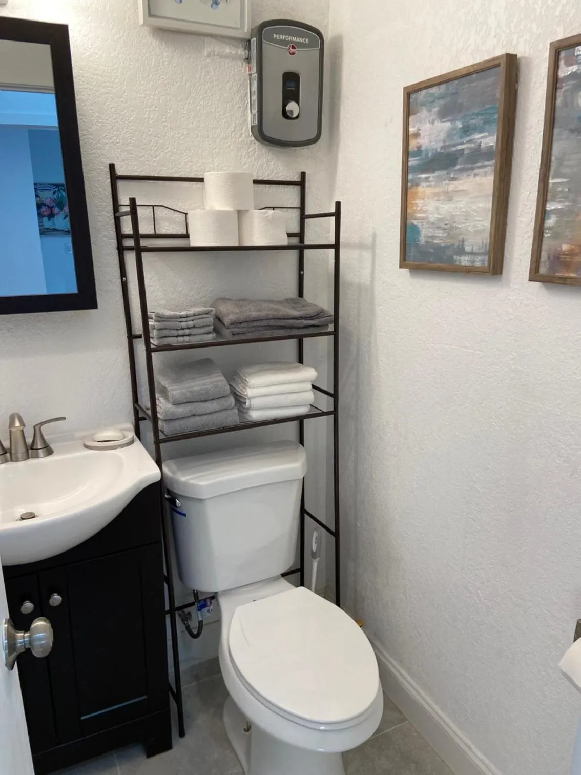 Bathroom in Mermaid's Cottage