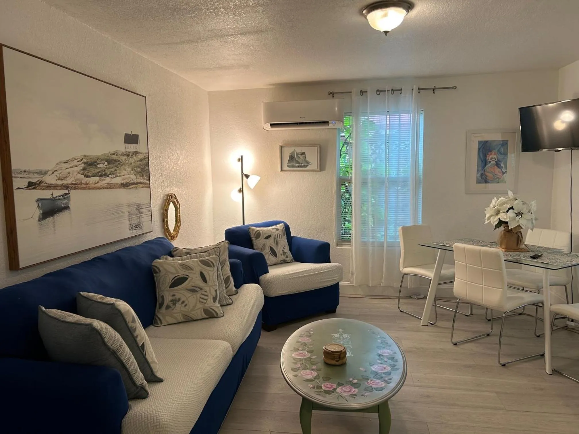 Living room in Mermaid's Cottage