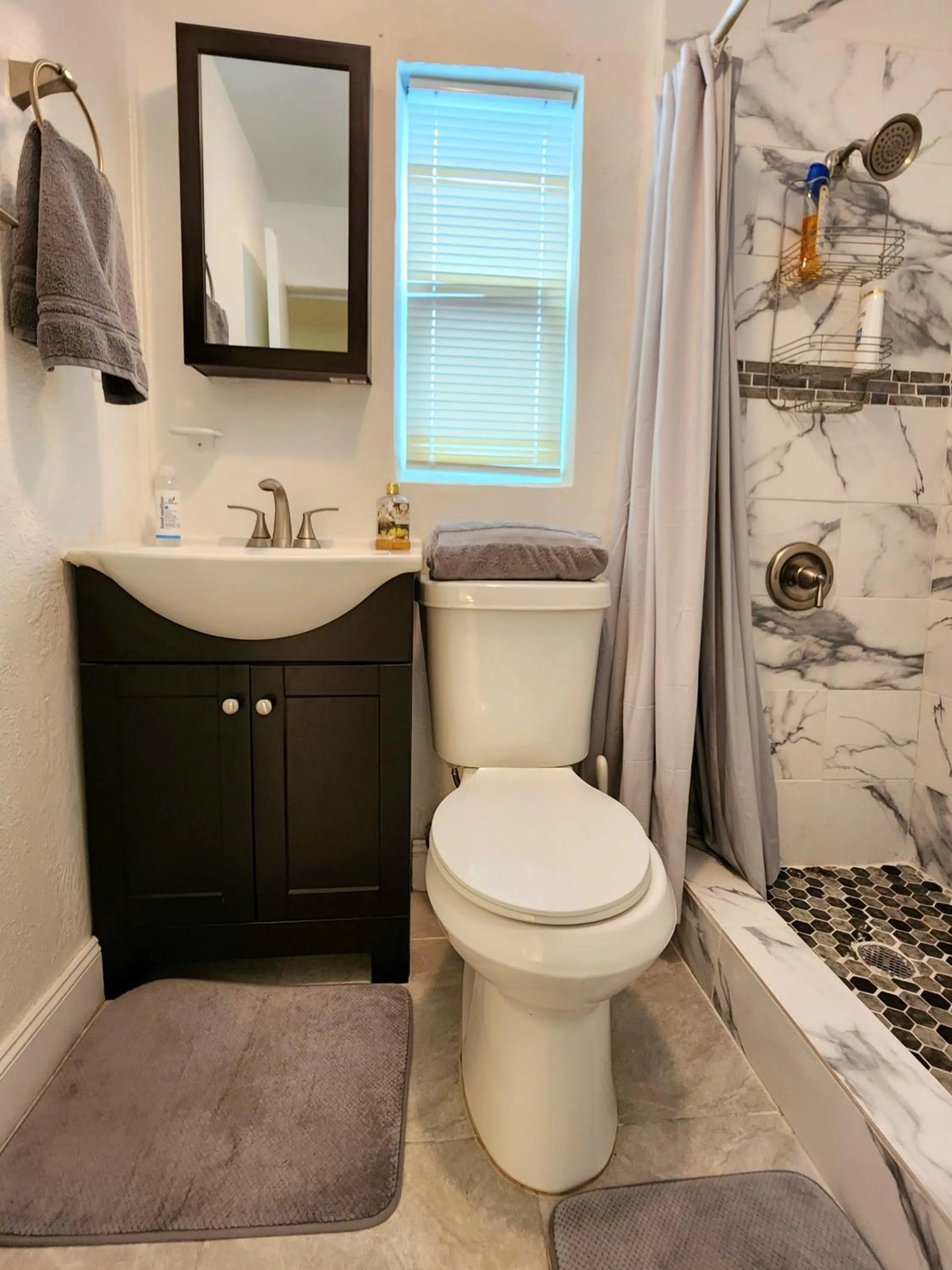 Shower in Mermaid's Cottage