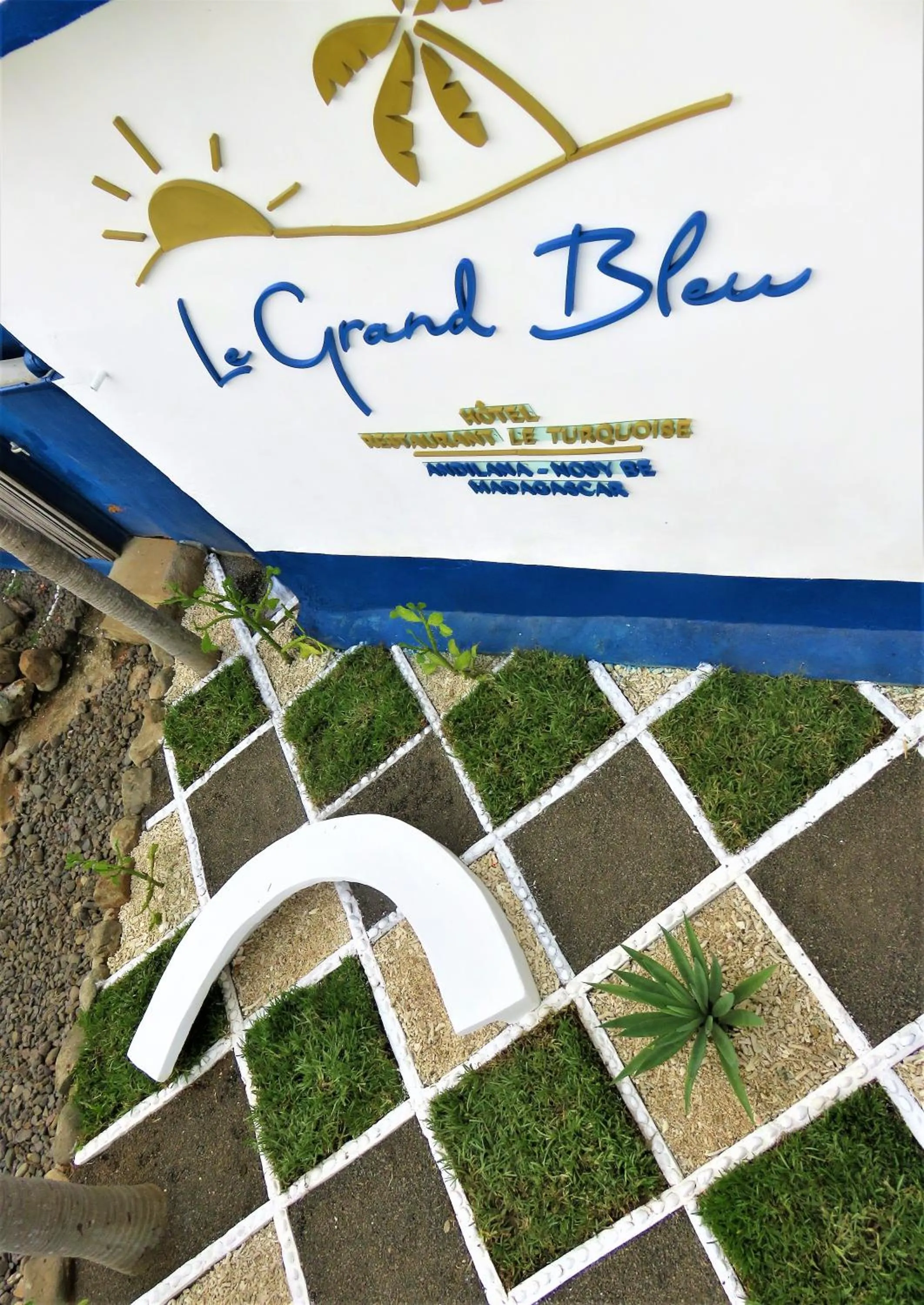 Facade/entrance in Le Grand Bleu