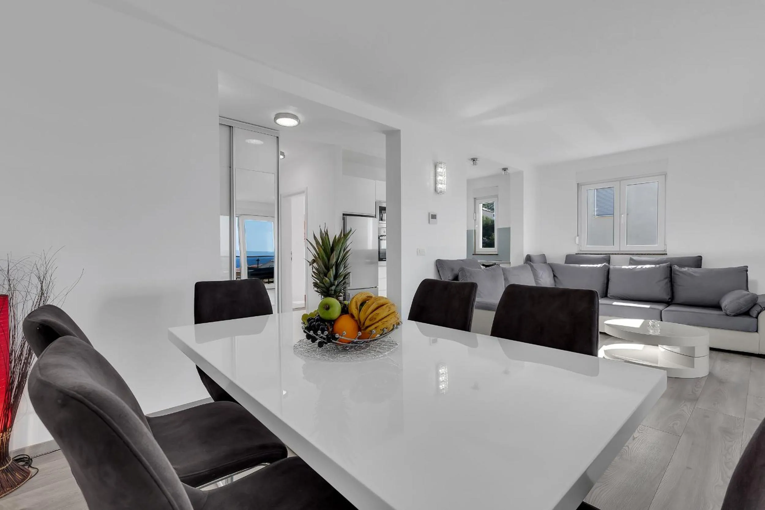 Communal lounge/ TV room in Sea View Apartments Dammi with free parking