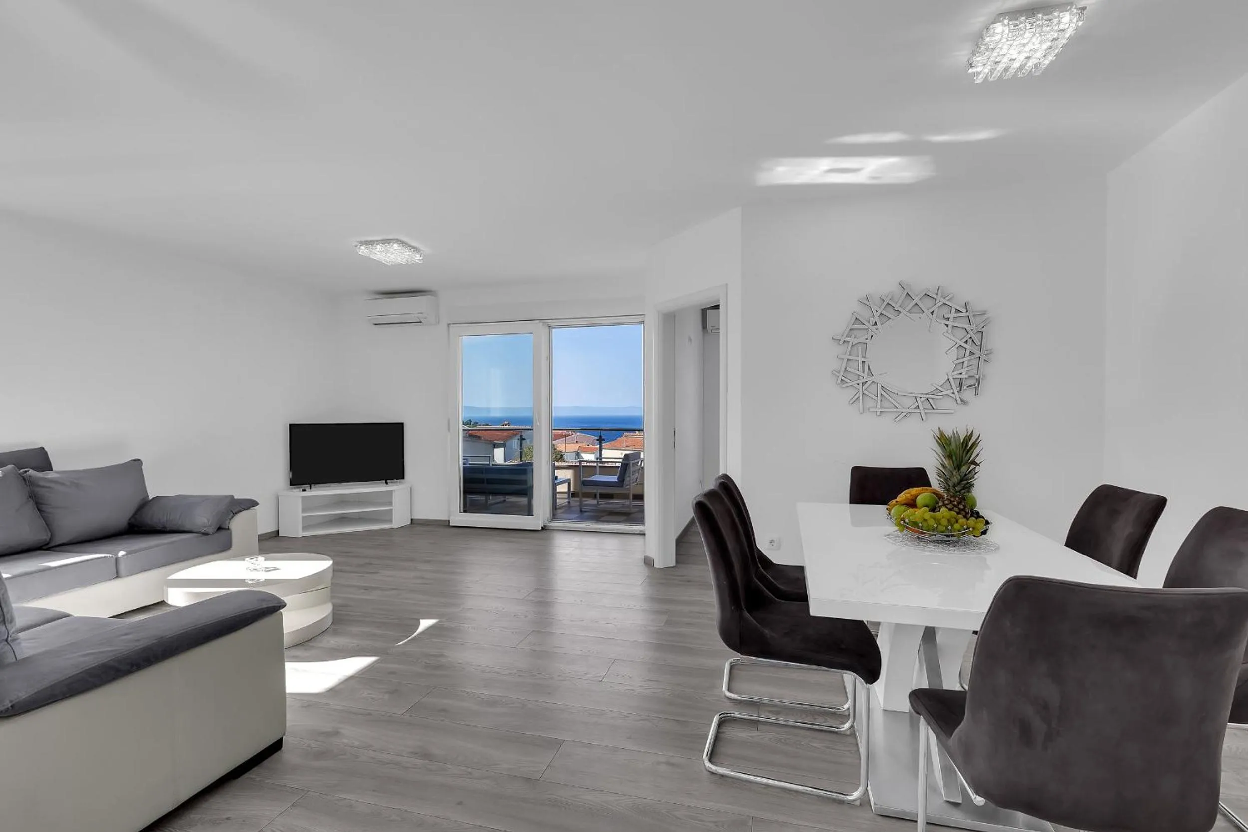 Communal lounge/ TV room in Sea View Apartments Dammi with free parking