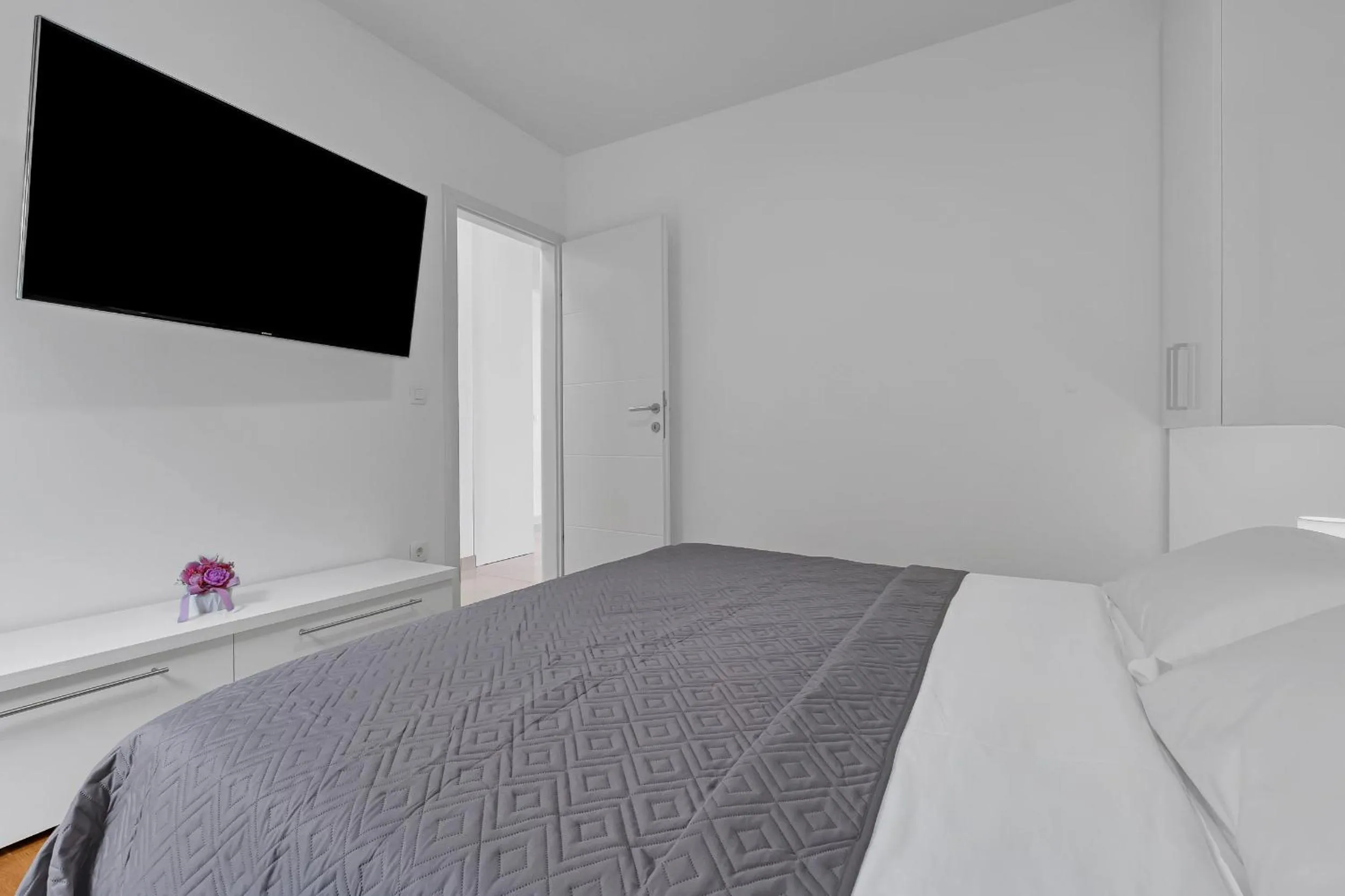 Bed in Sea View Apartments Dammi with free parking