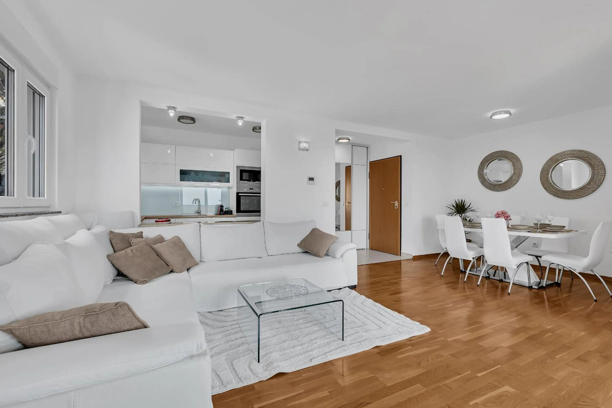 Kitchen or kitchenette in Sea View Apartments Dammi with free parking