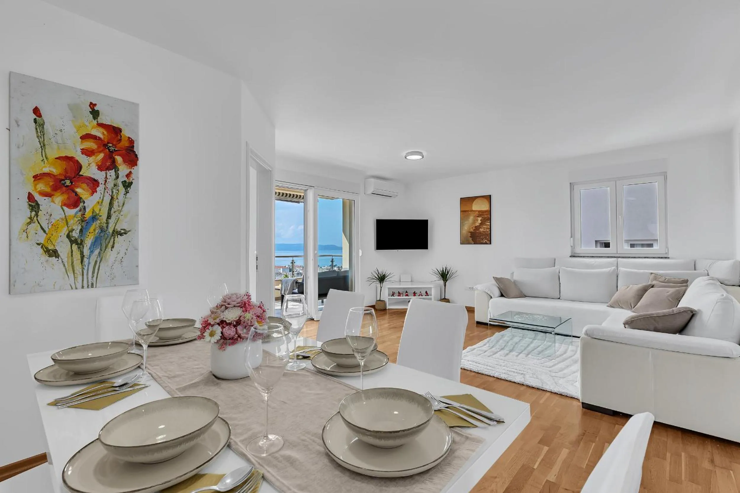 TV and multimedia in Sea View Apartments Dammi with free parking