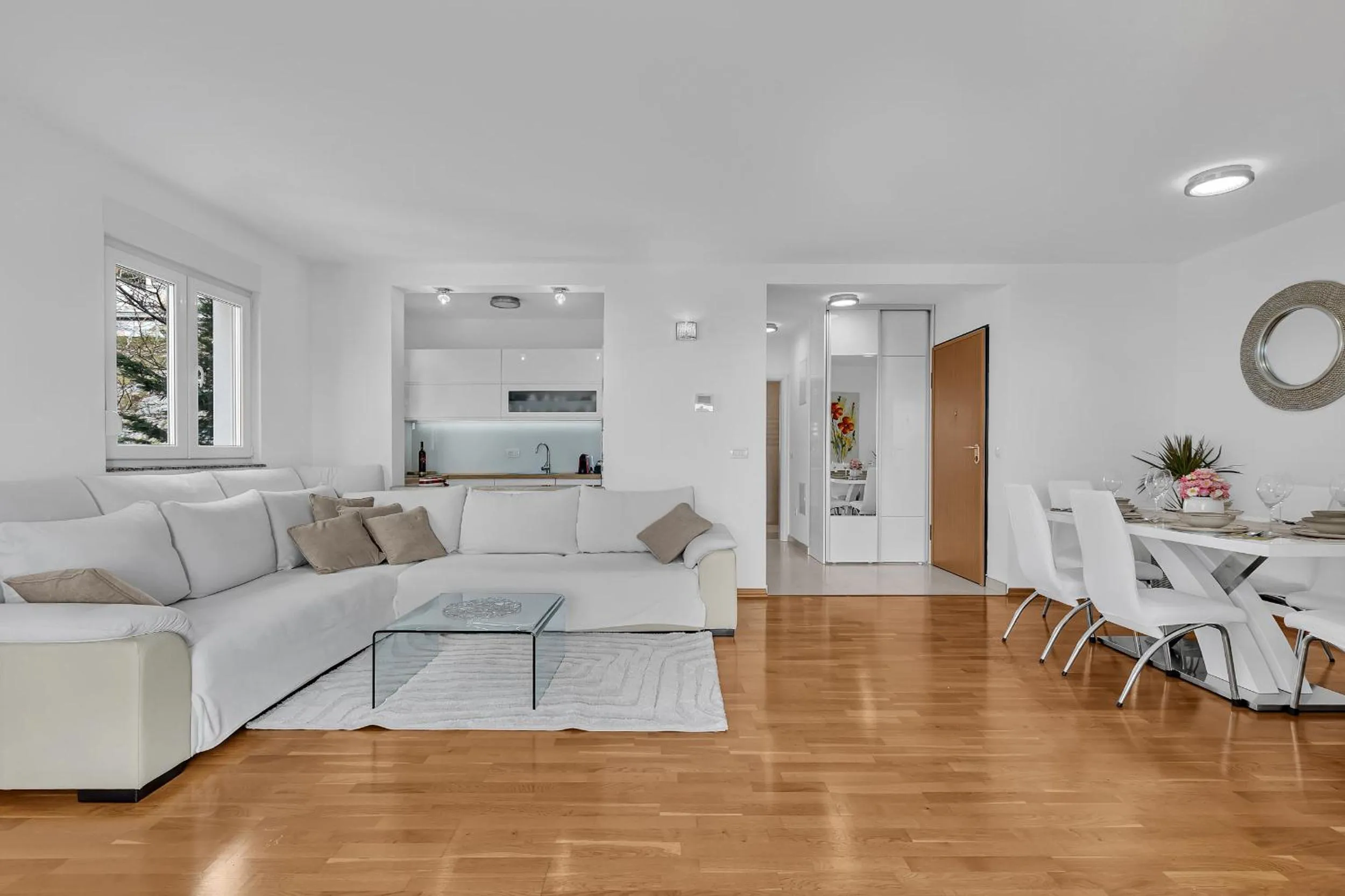 Kitchen or kitchenette in Sea View Apartments Dammi with free parking