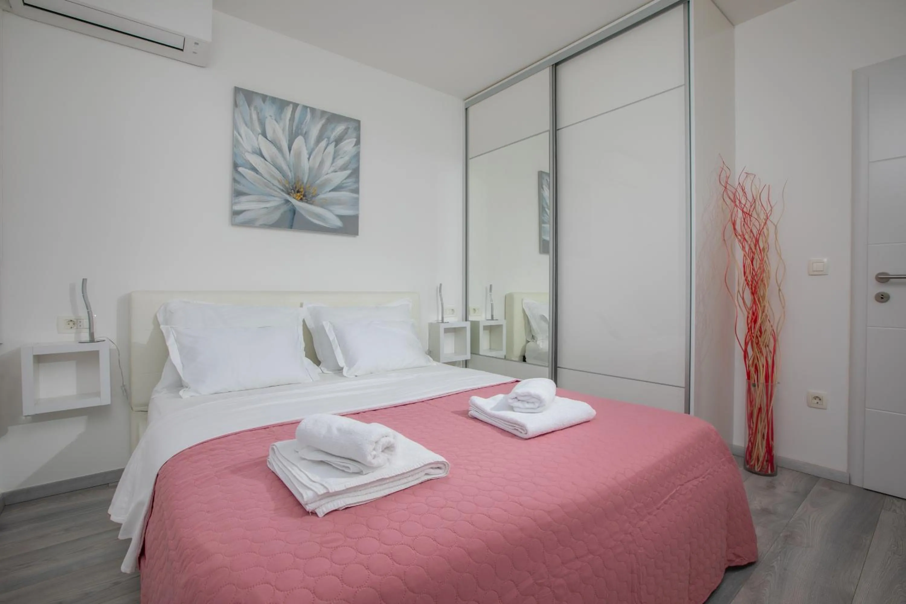 Bedroom, Bed in Sea View Apartments Dammi with free parking