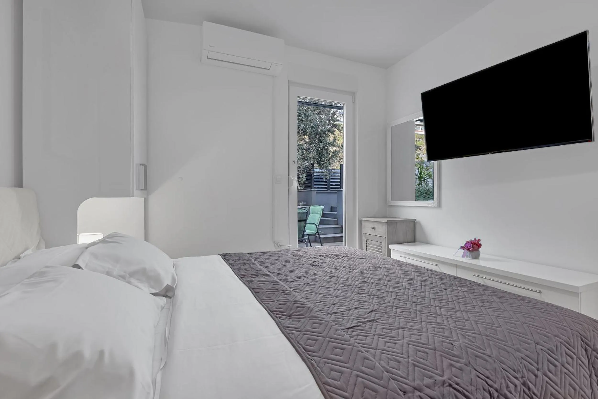 Bed in Sea View Apartments Dammi with free parking