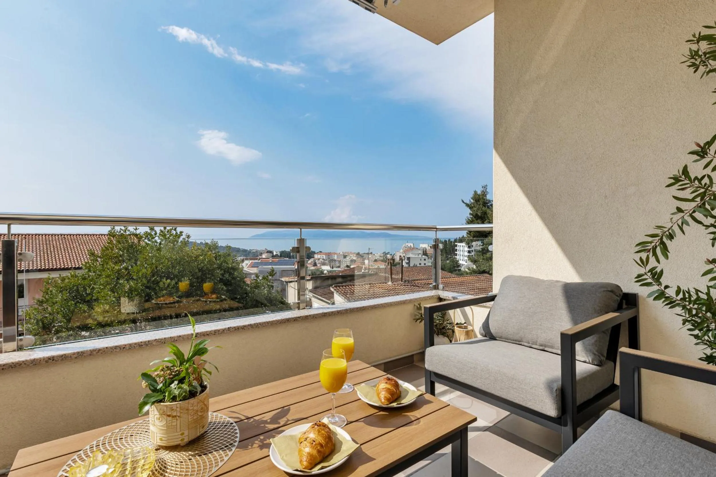 Day in Sea View Apartments Dammi with free parking