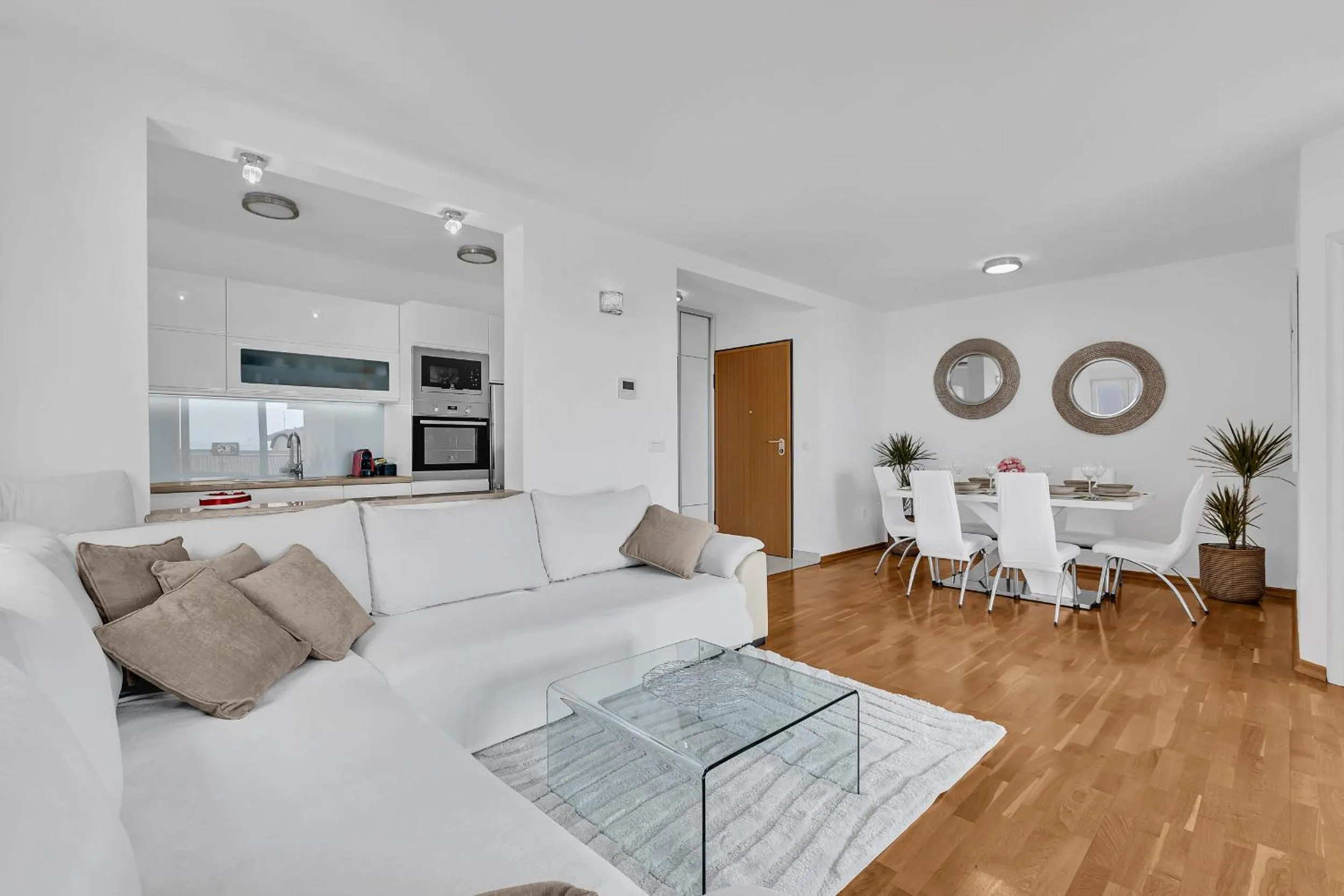 Kitchen or kitchenette in Sea View Apartments Dammi with free parking