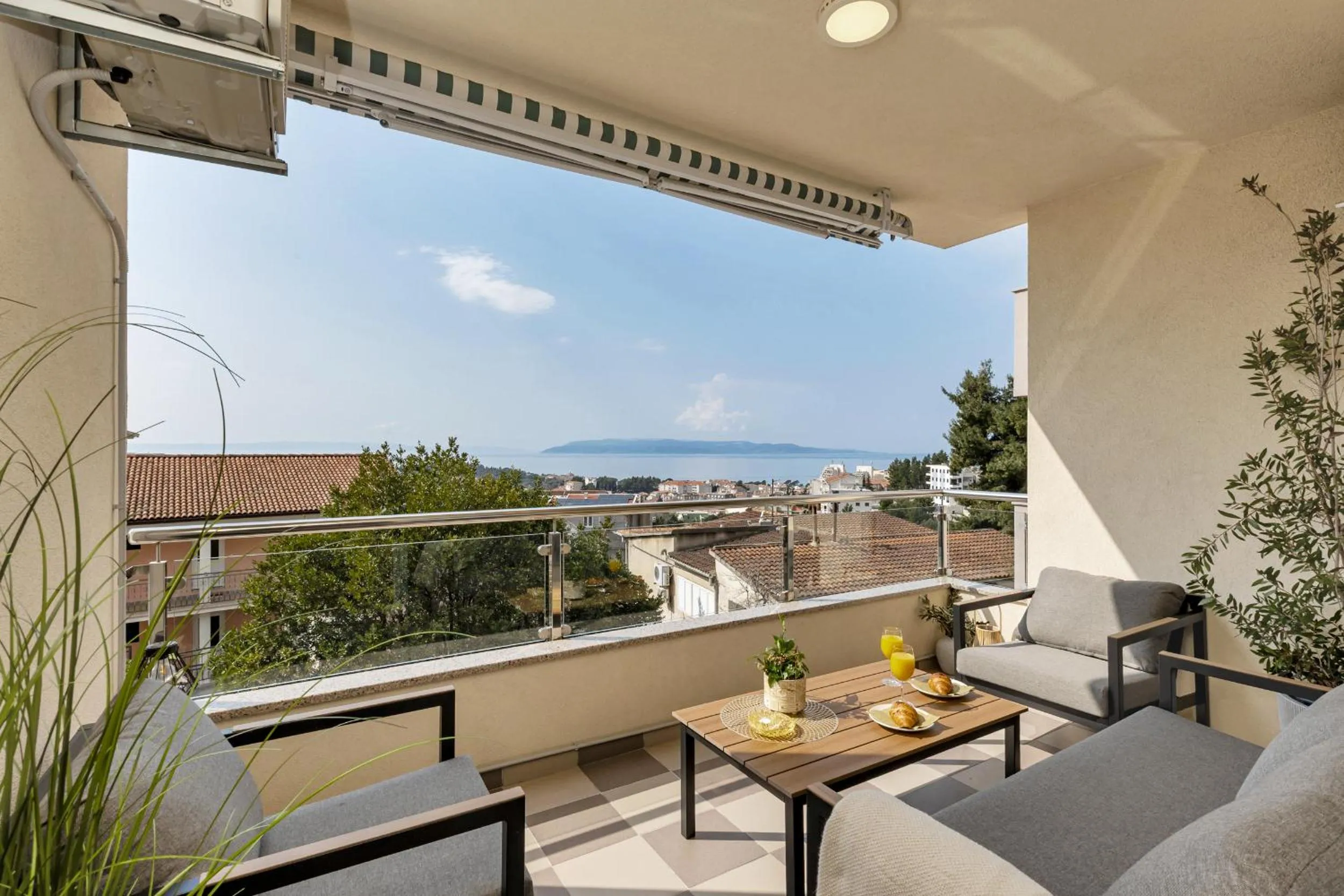 Day in Sea View Apartments Dammi with free parking