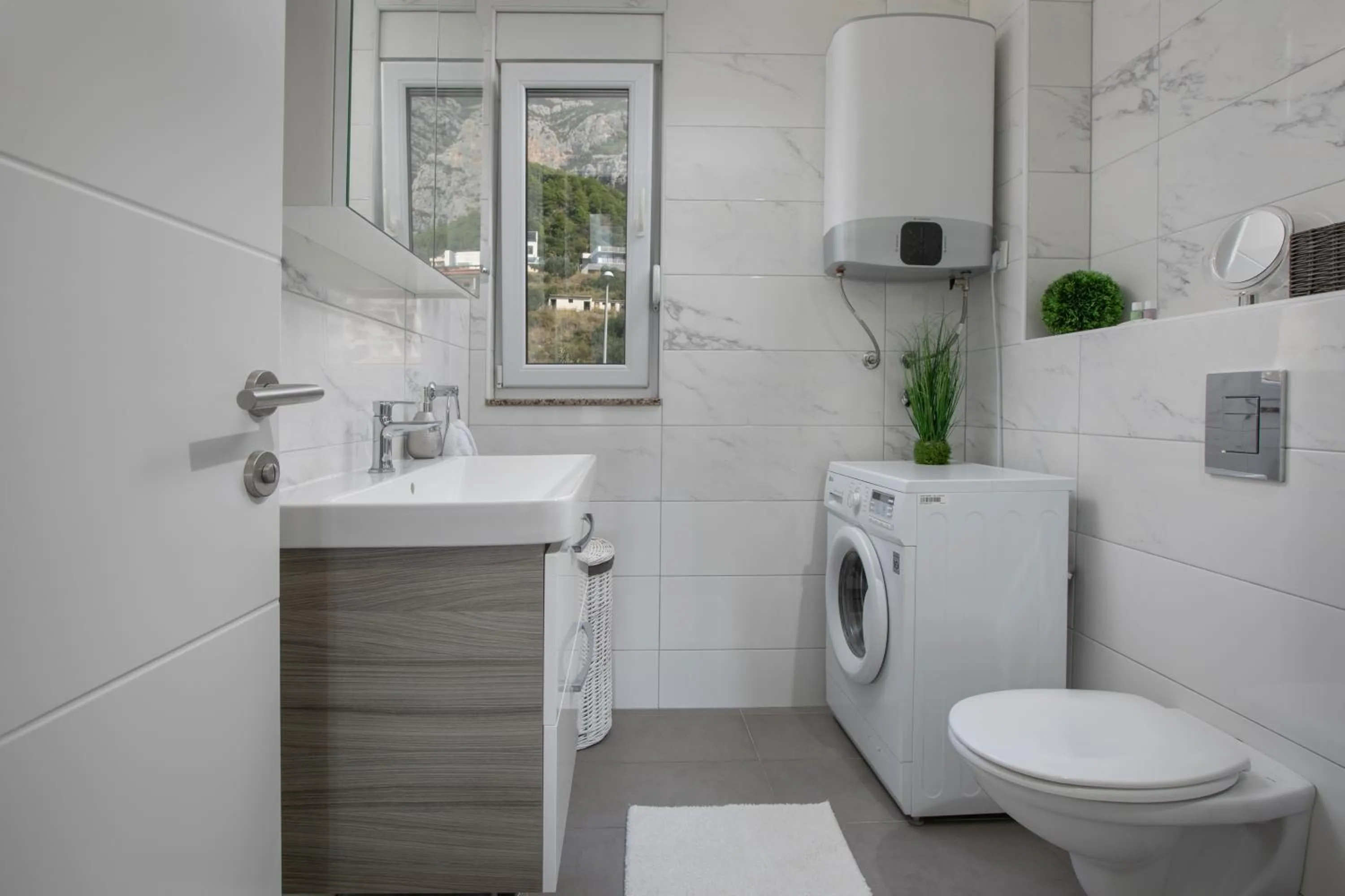 Toilet in Sea View Apartments Dammi with free parking