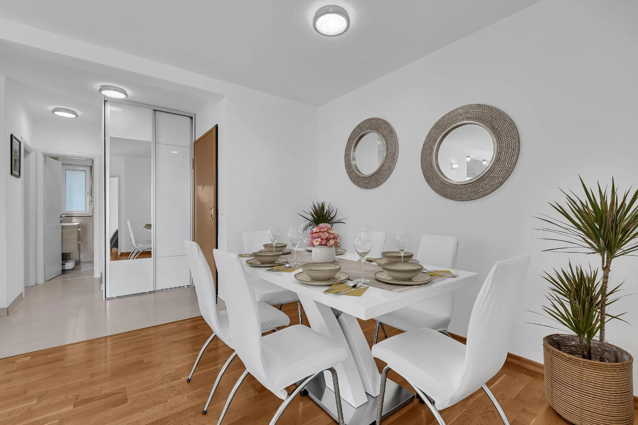 Dining area in Sea View Apartments Dammi with free parking