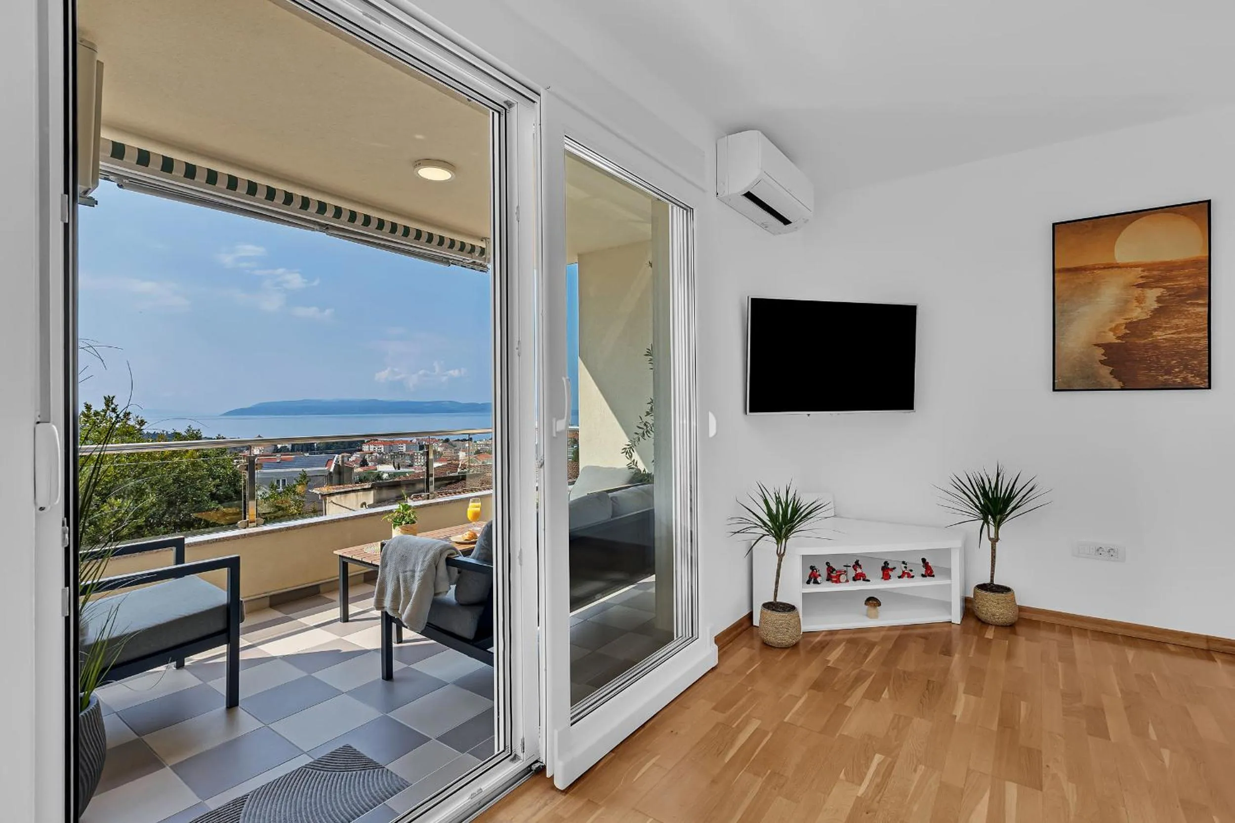 Day in Sea View Apartments Dammi with free parking
