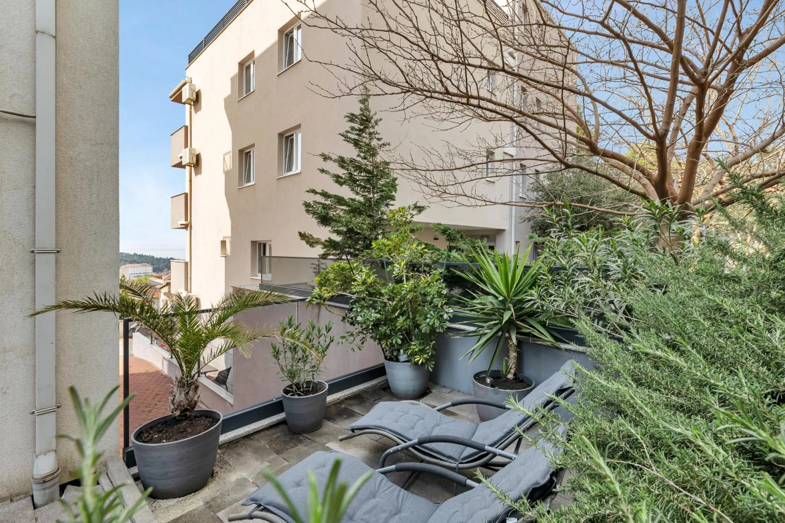 Spring in Sea View Apartments Dammi with free parking