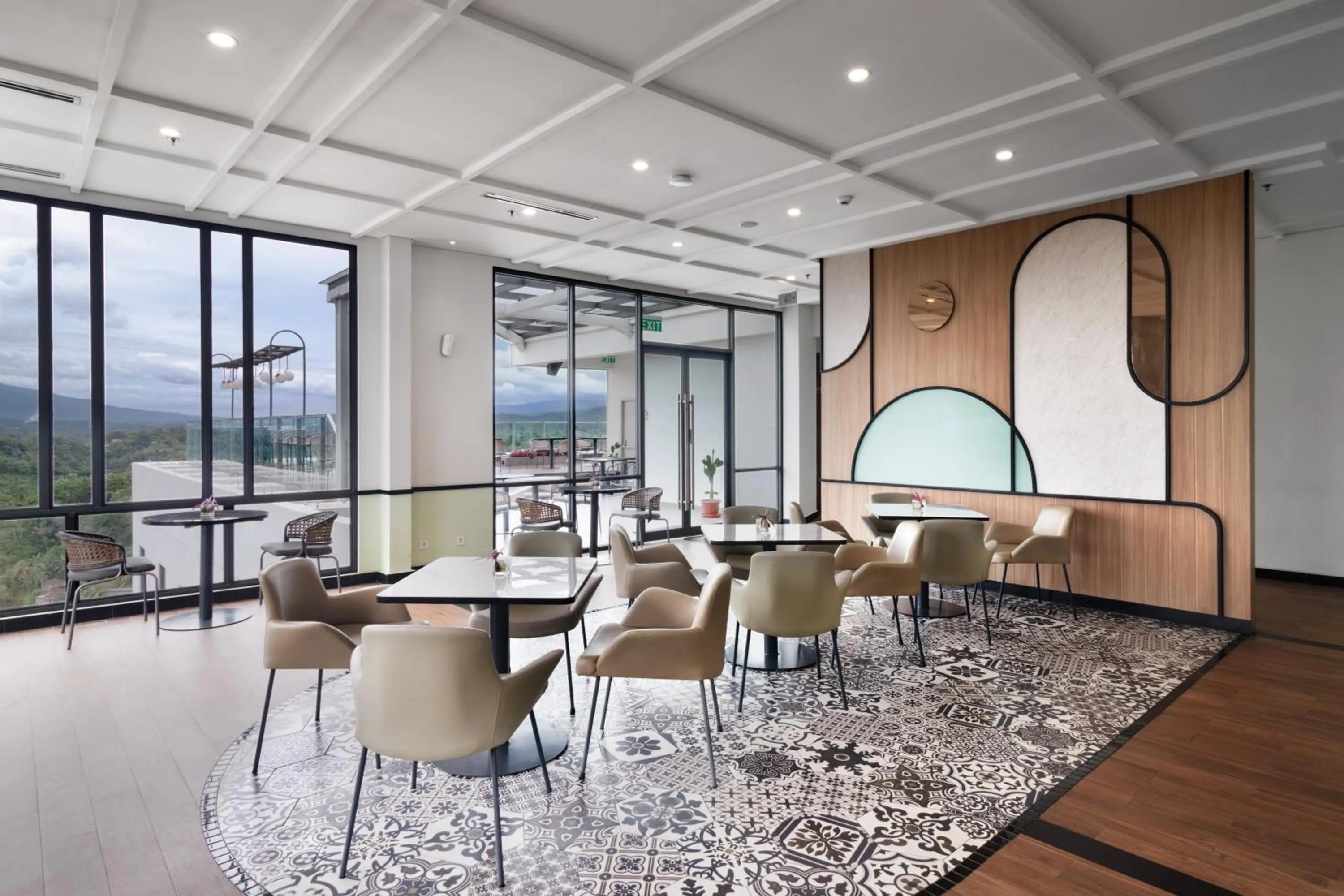 Lounge or bar in Luwansa Hotel and Convention Center Manado