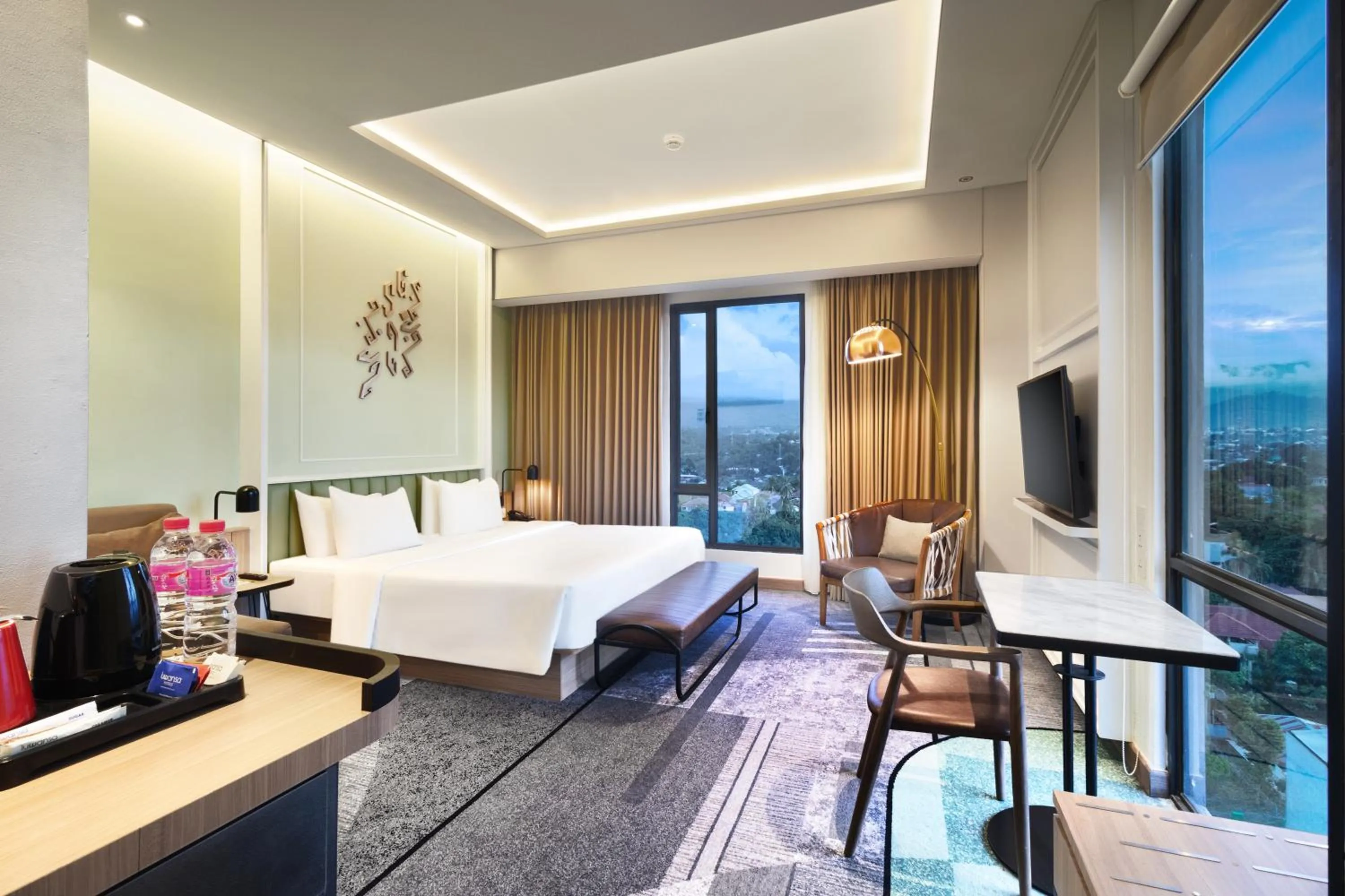 Bed in Luwansa Hotel and Convention Center Manado