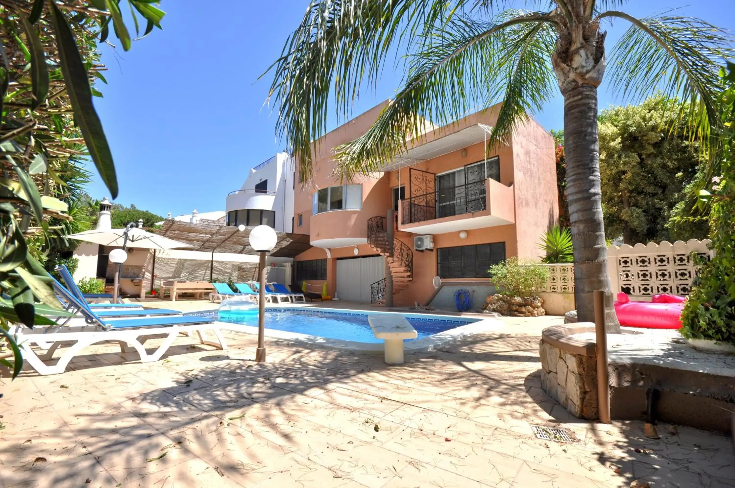 Spacious Retreat with Prime Location, Private pool, snooker, free AC Wifi Spacious Retreat with Prime Location, Private pool, snooker, free AC Wifi