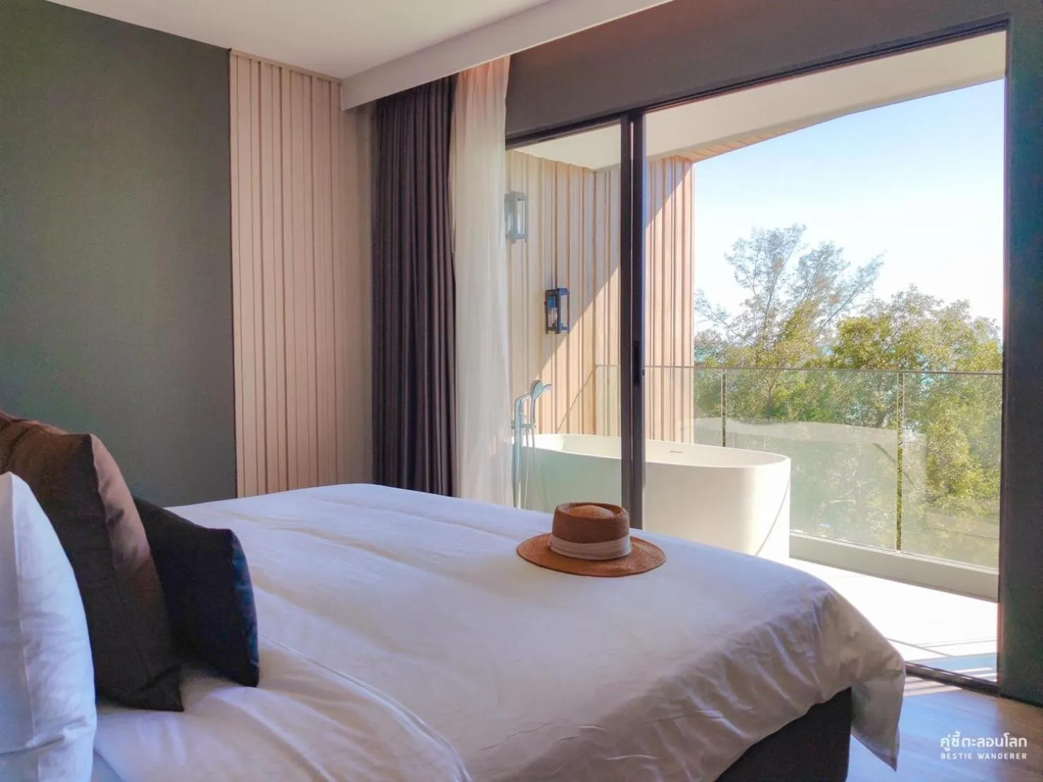 Bedroom, Bed in Bayphere Hotel Pattaya JC