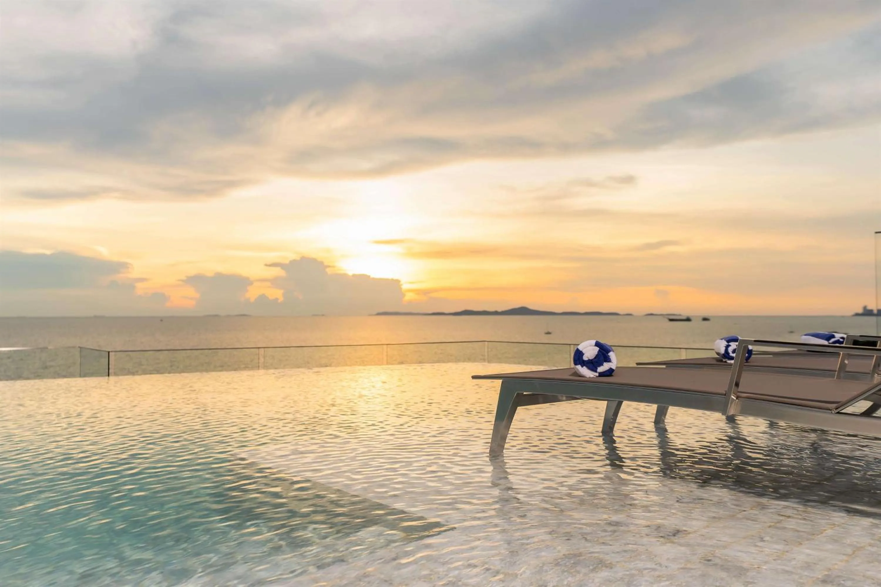 Sunset in Bayphere Hotel Pattaya JC
