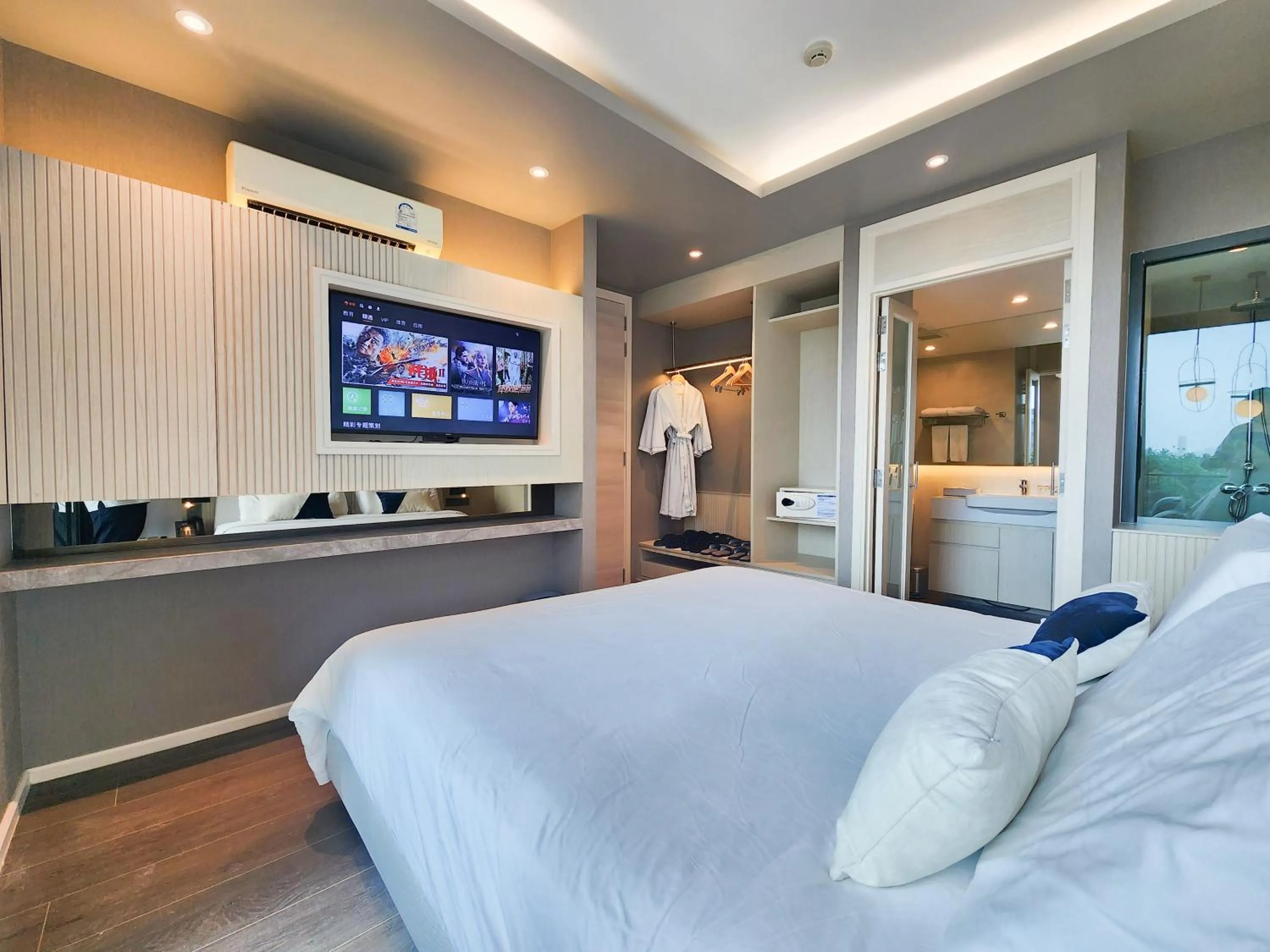 Bed in Bayphere Hotel Pattaya JC