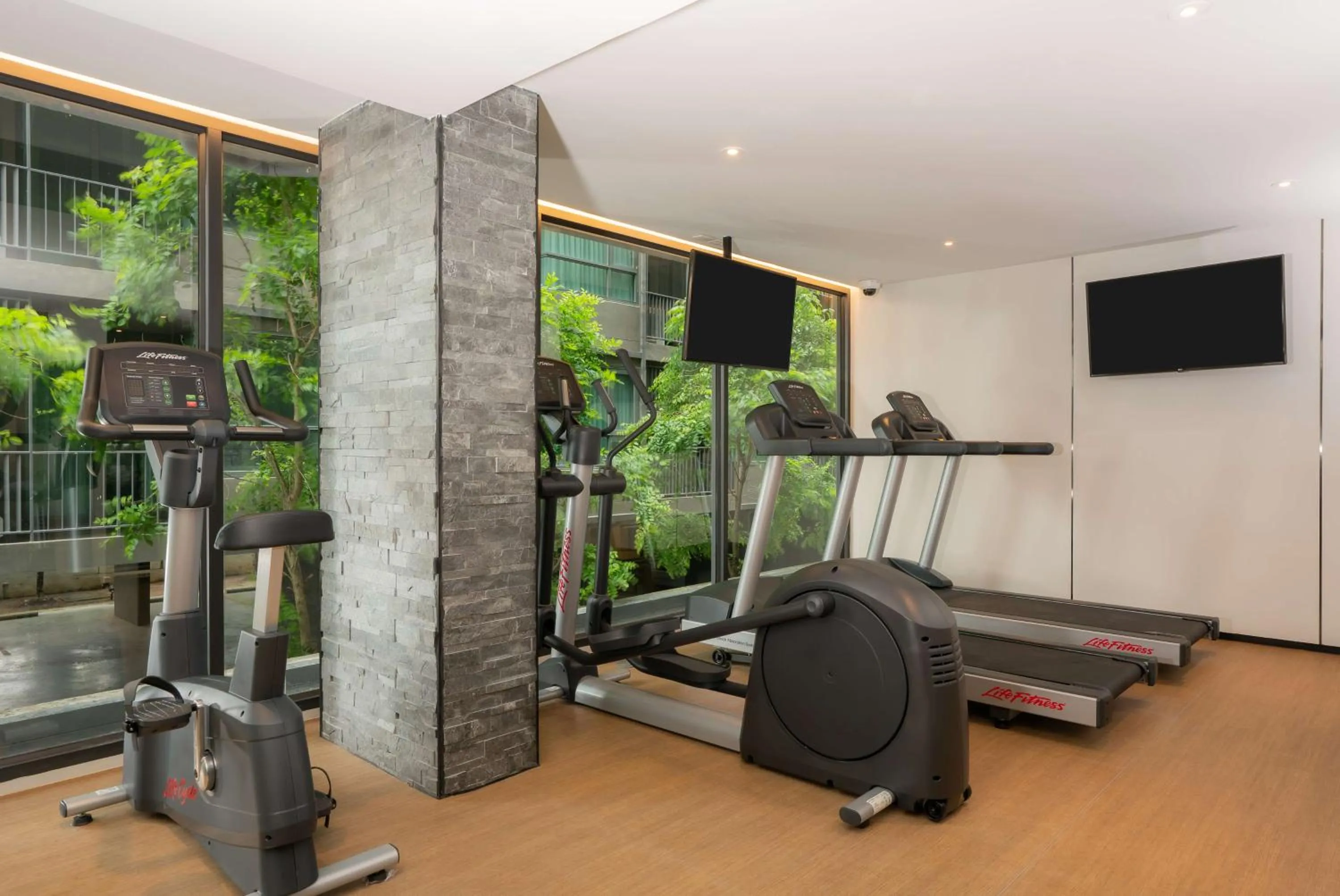 Fitness centre/facilities in Bayphere Hotel Pattaya JC