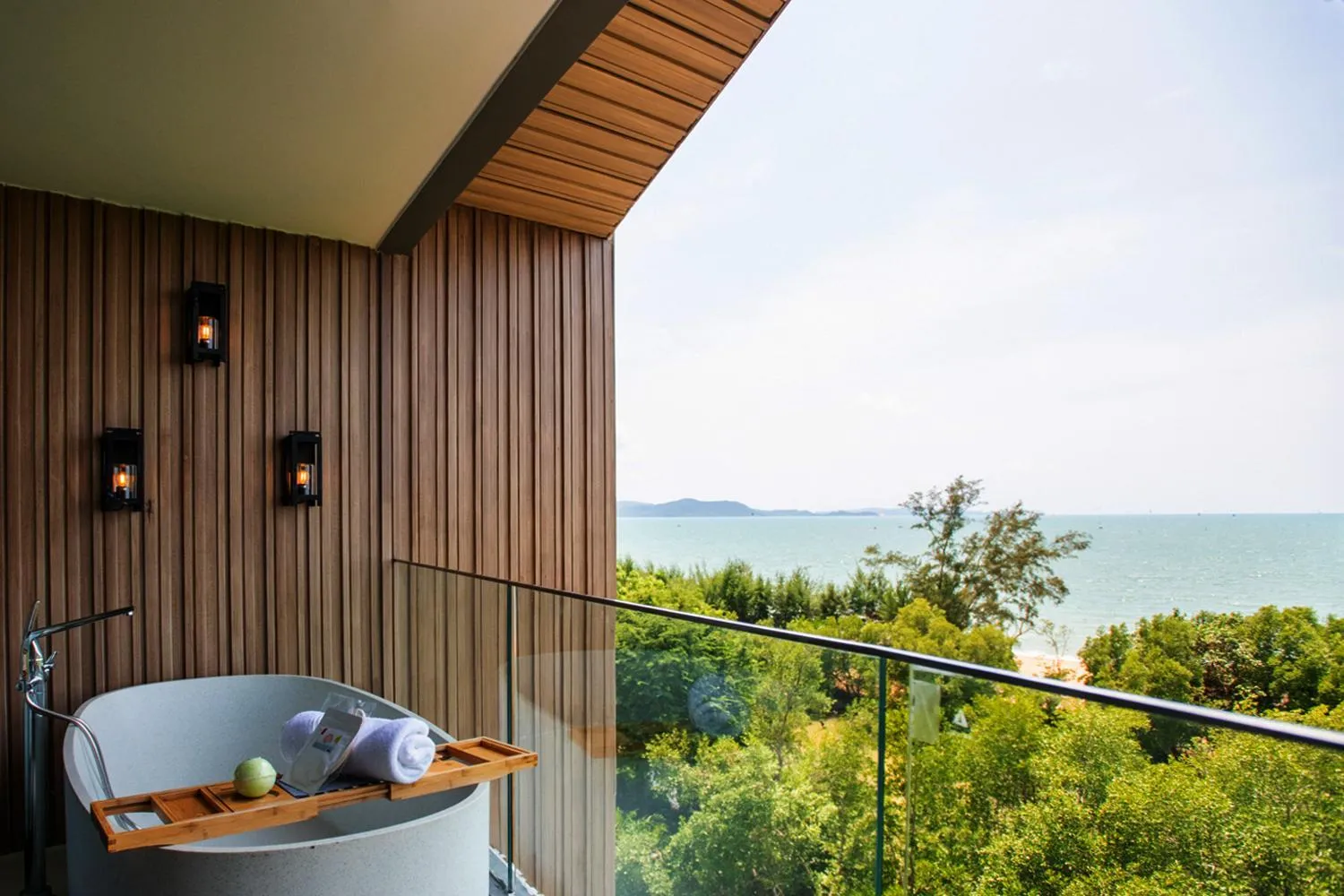 Bath in Bayphere Hotel Pattaya JC