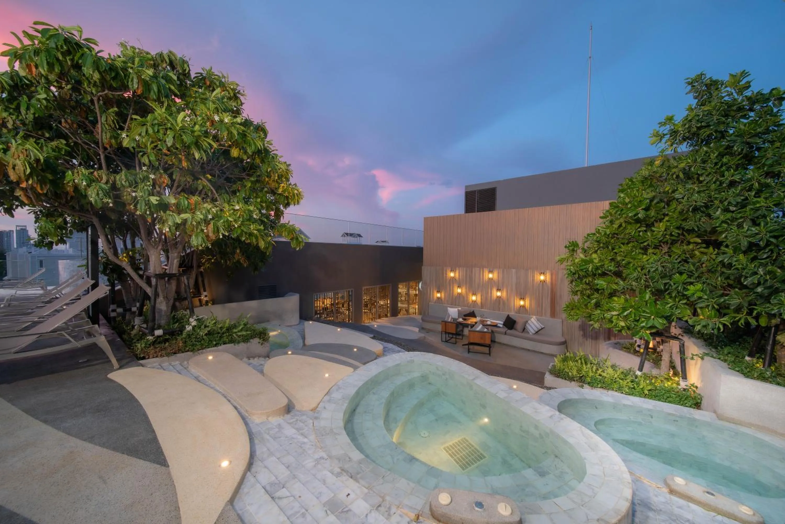 Restaurant/places to eat in Bayphere Hotel Pattaya JC