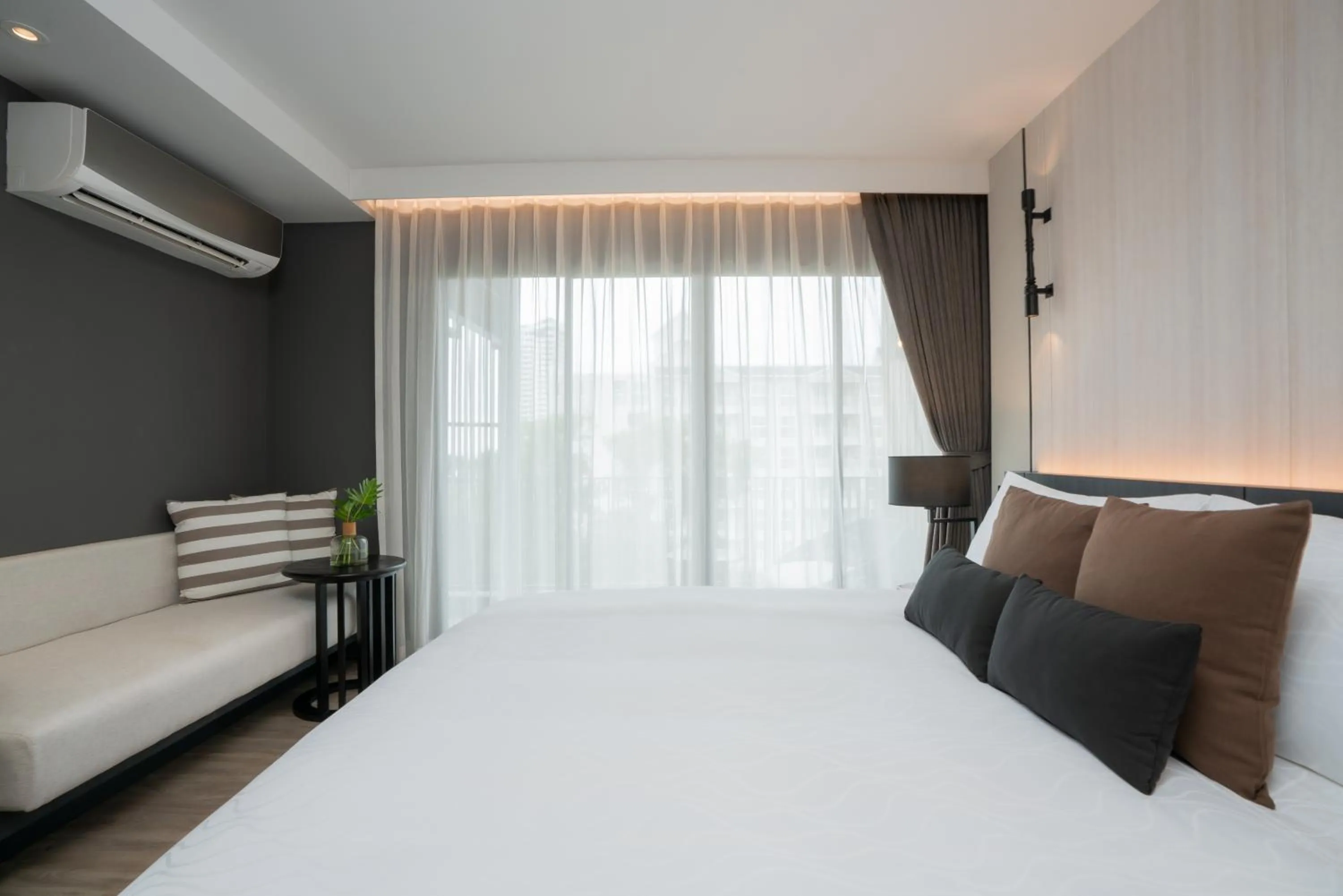 Bedroom, Bed in Bayphere Hotel Pattaya JC