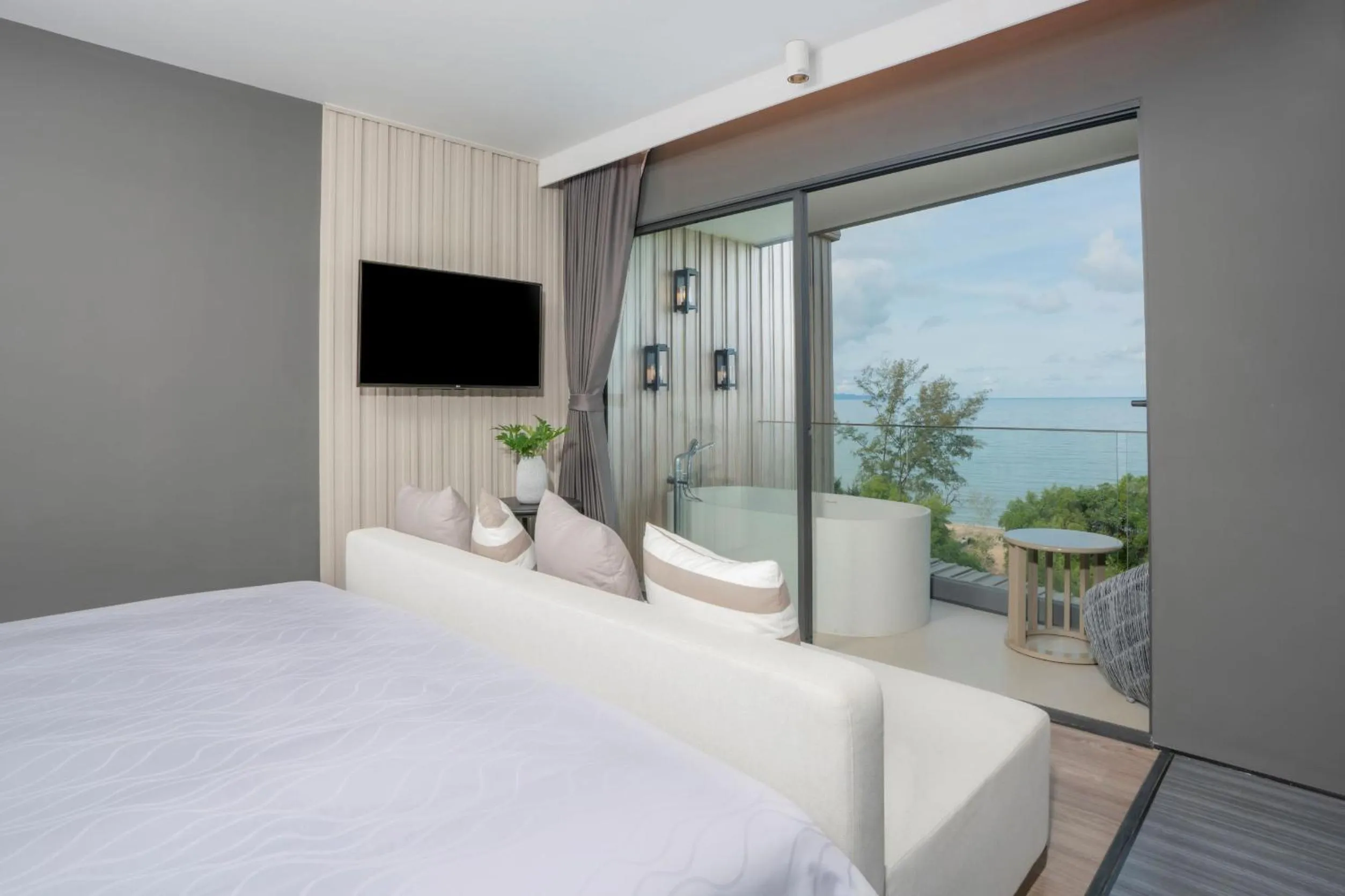Sea view, Bed in Bayphere Hotel Pattaya JC