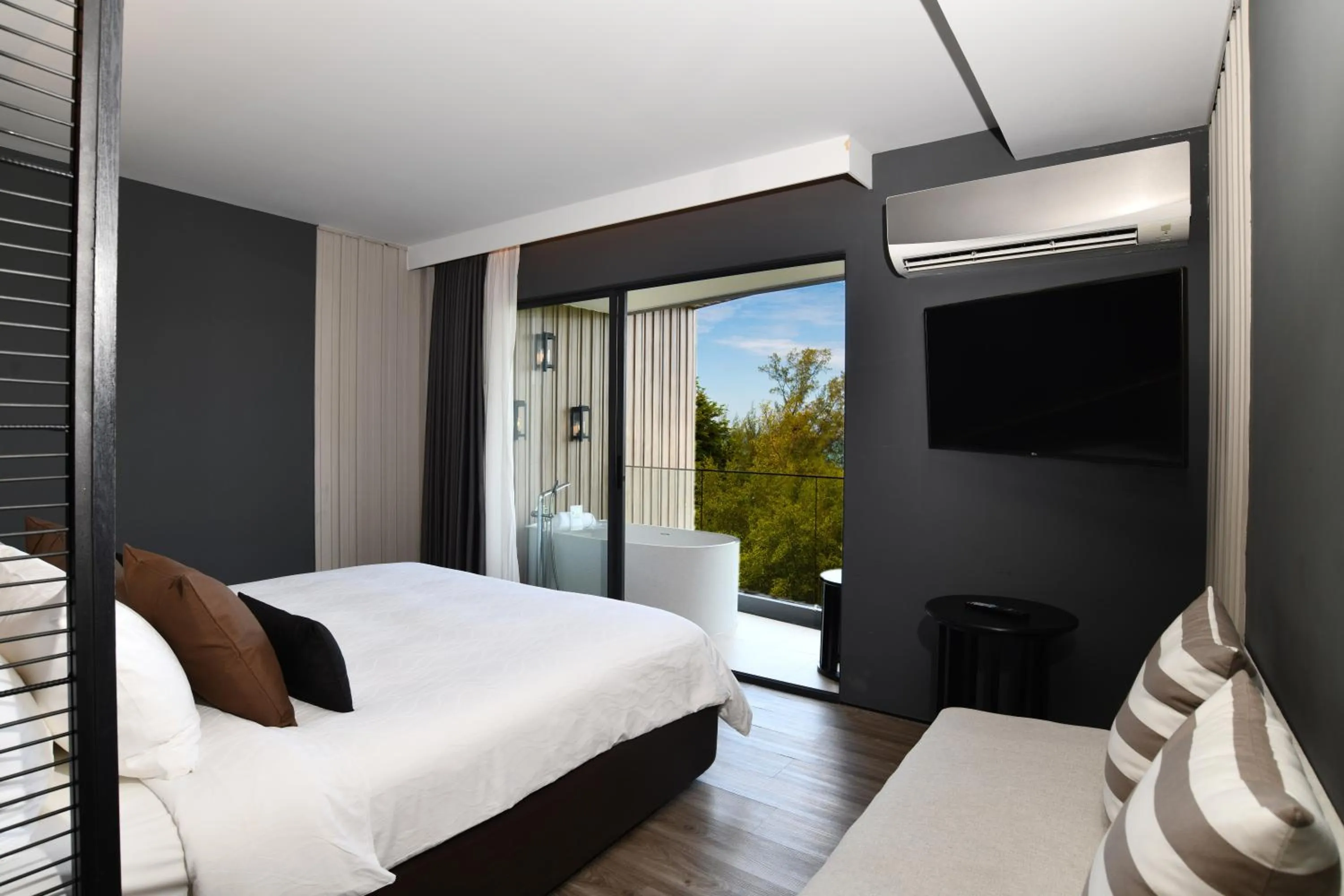 View (from property/room), Bed in Bayphere Hotel Pattaya JC