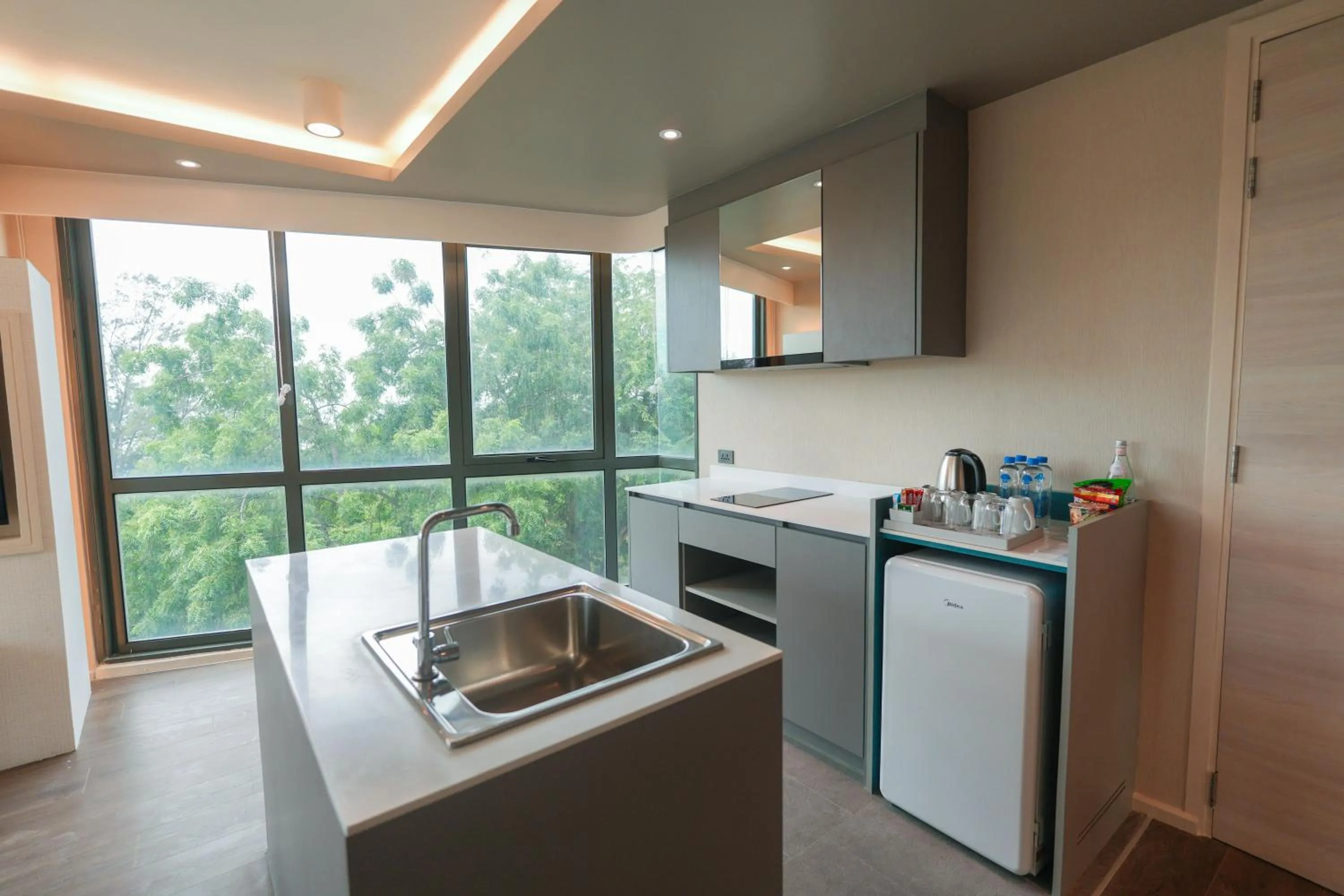 Kitchen or kitchenette in Bayphere Hotel Pattaya JC