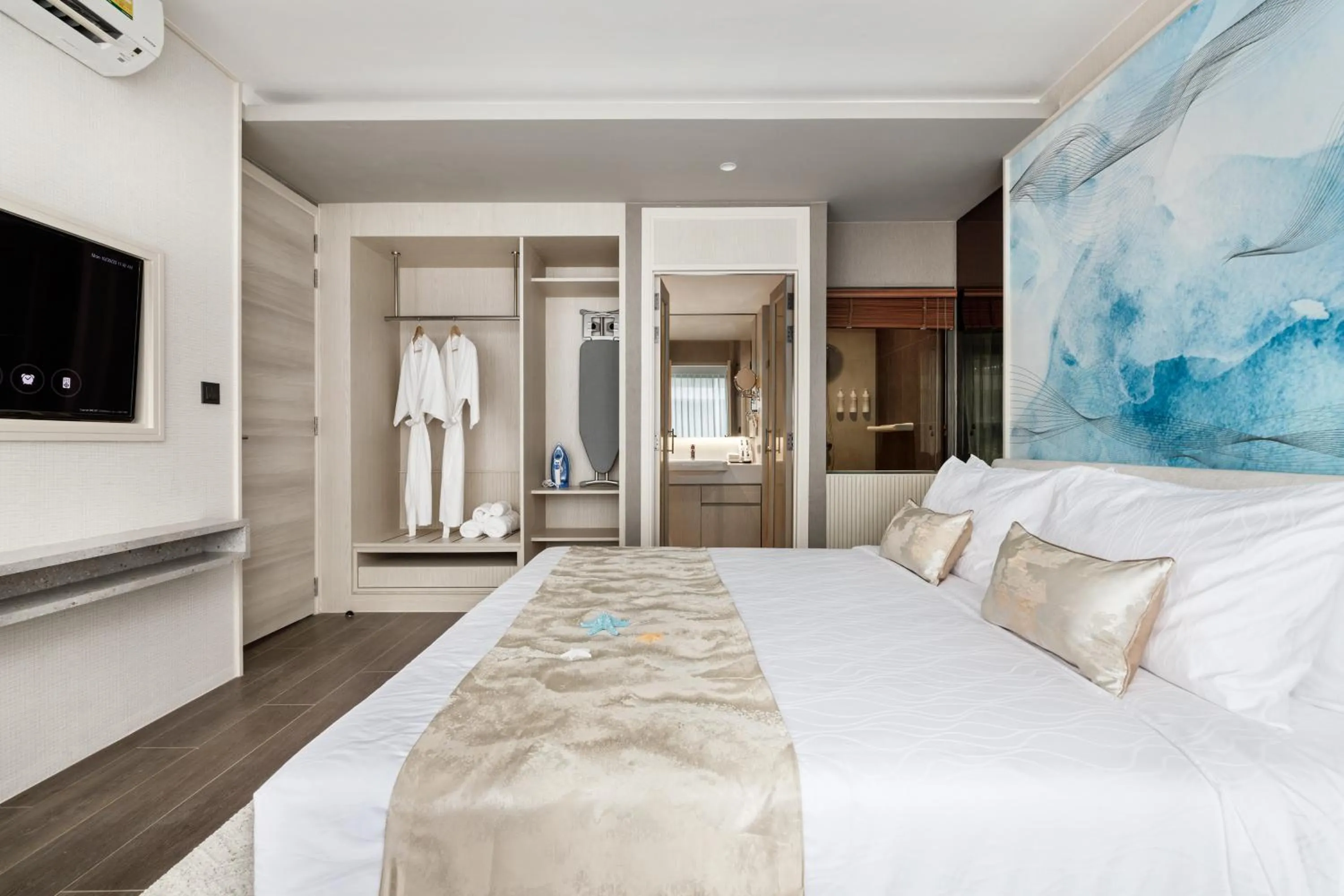 TV and multimedia, Bed in Bayphere Hotel Pattaya JC