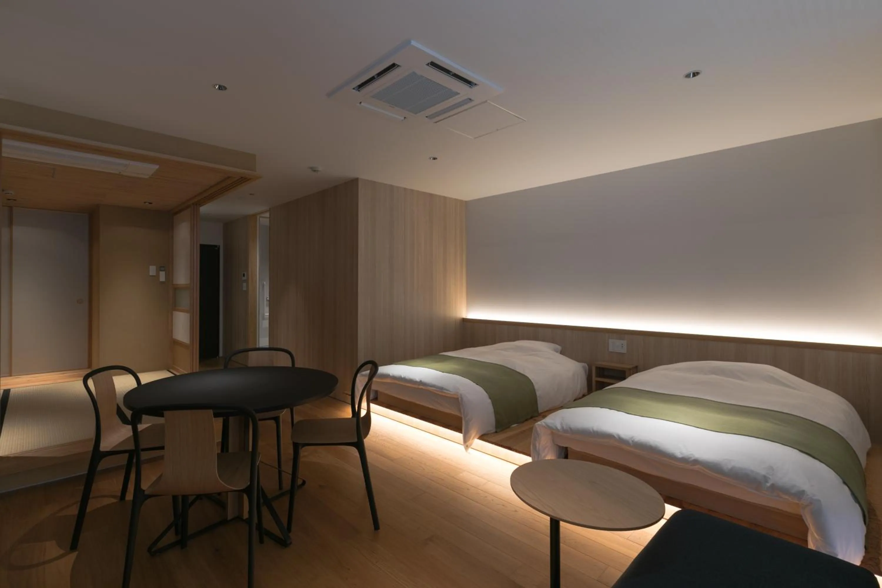 Photo of the whole room, Bed in Design Hotel Kyoto Fuyacho