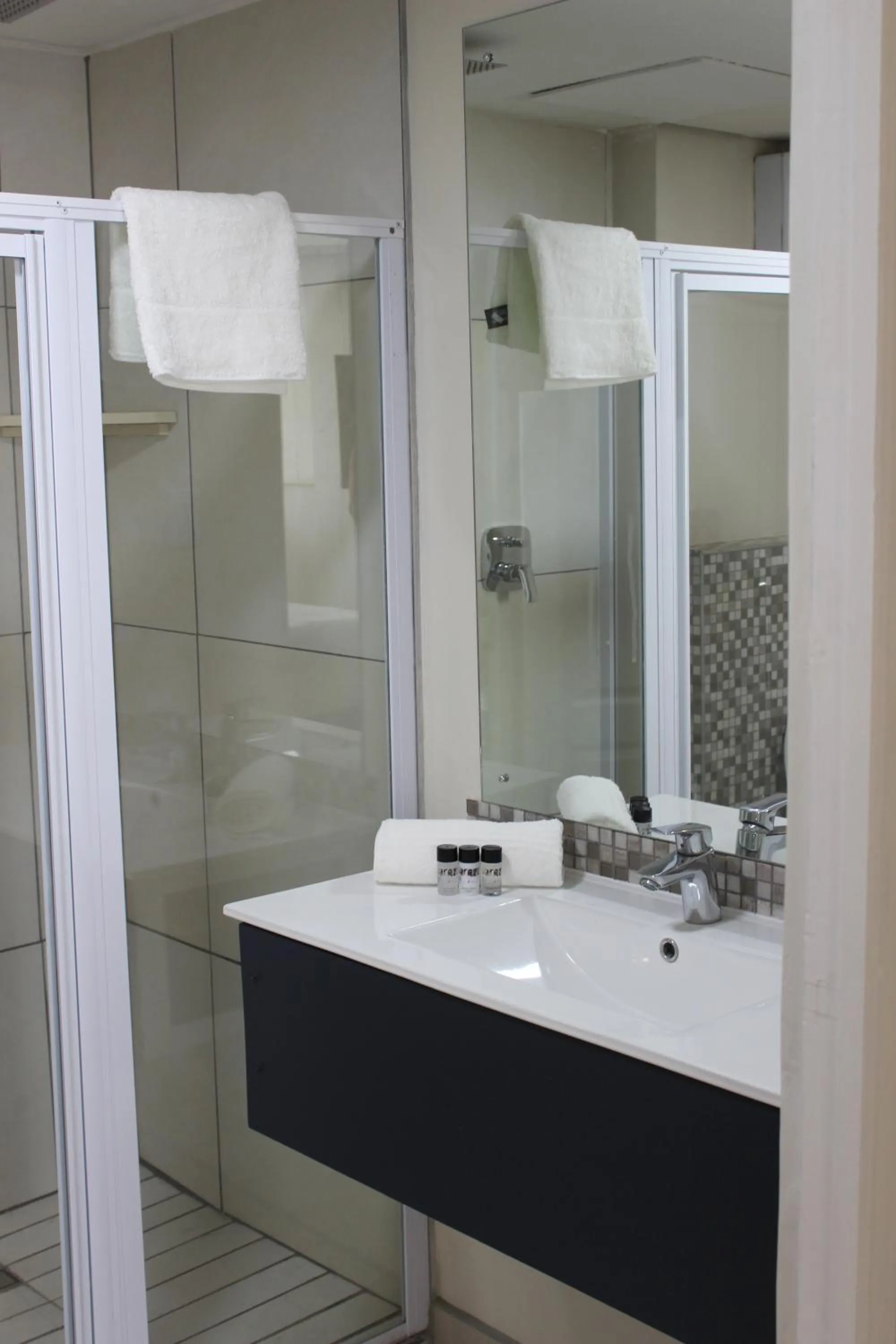 Shower in Luxe-Molen Boutique Hotel