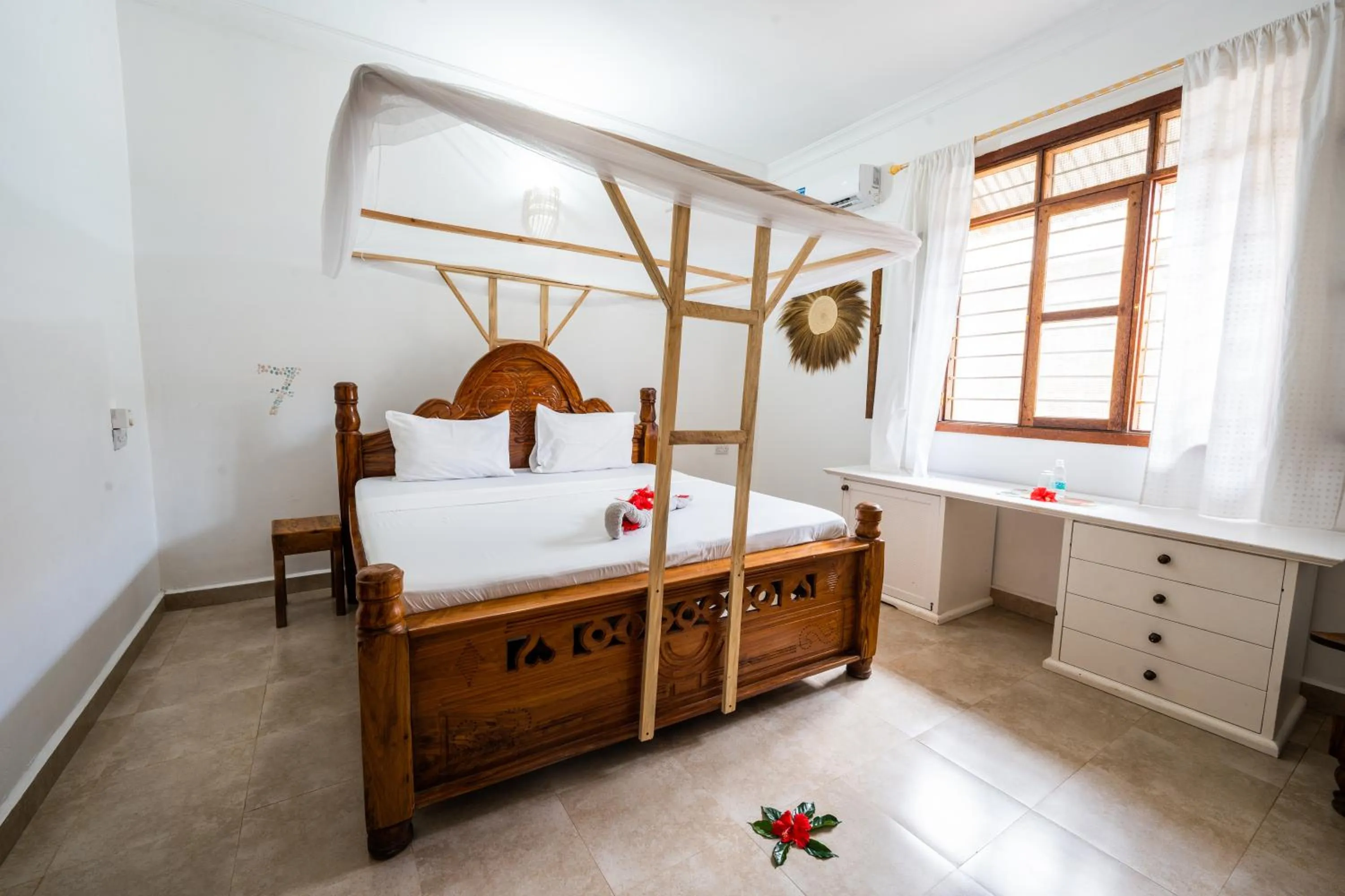 Bed in Savi House Nungwi