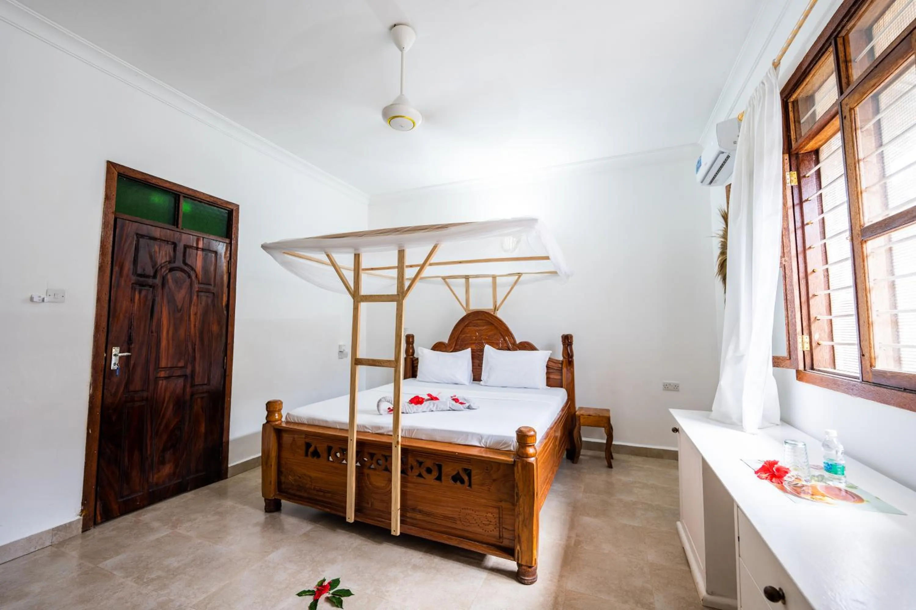 Bed in Savi House Nungwi