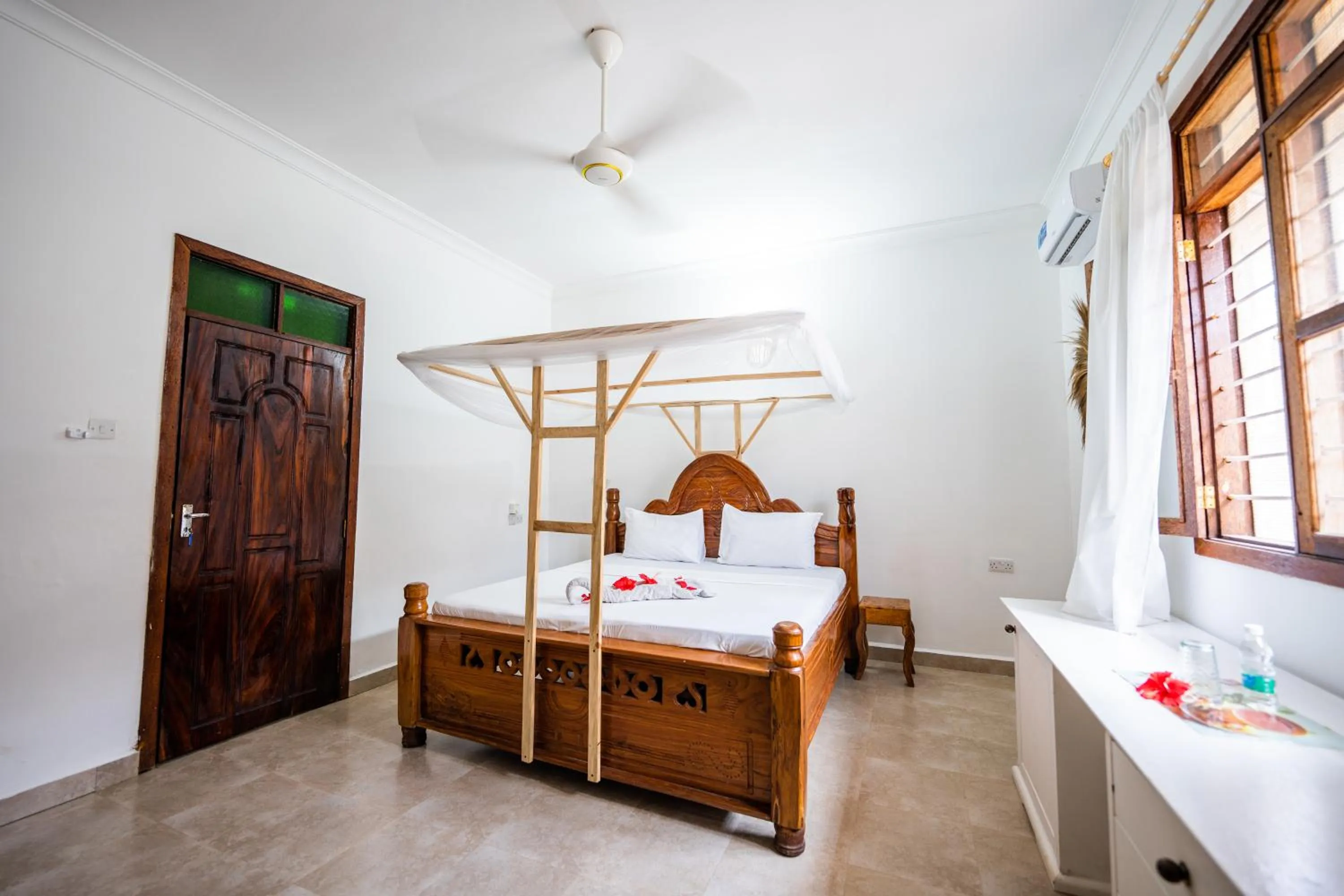 Bed in Savi House Nungwi