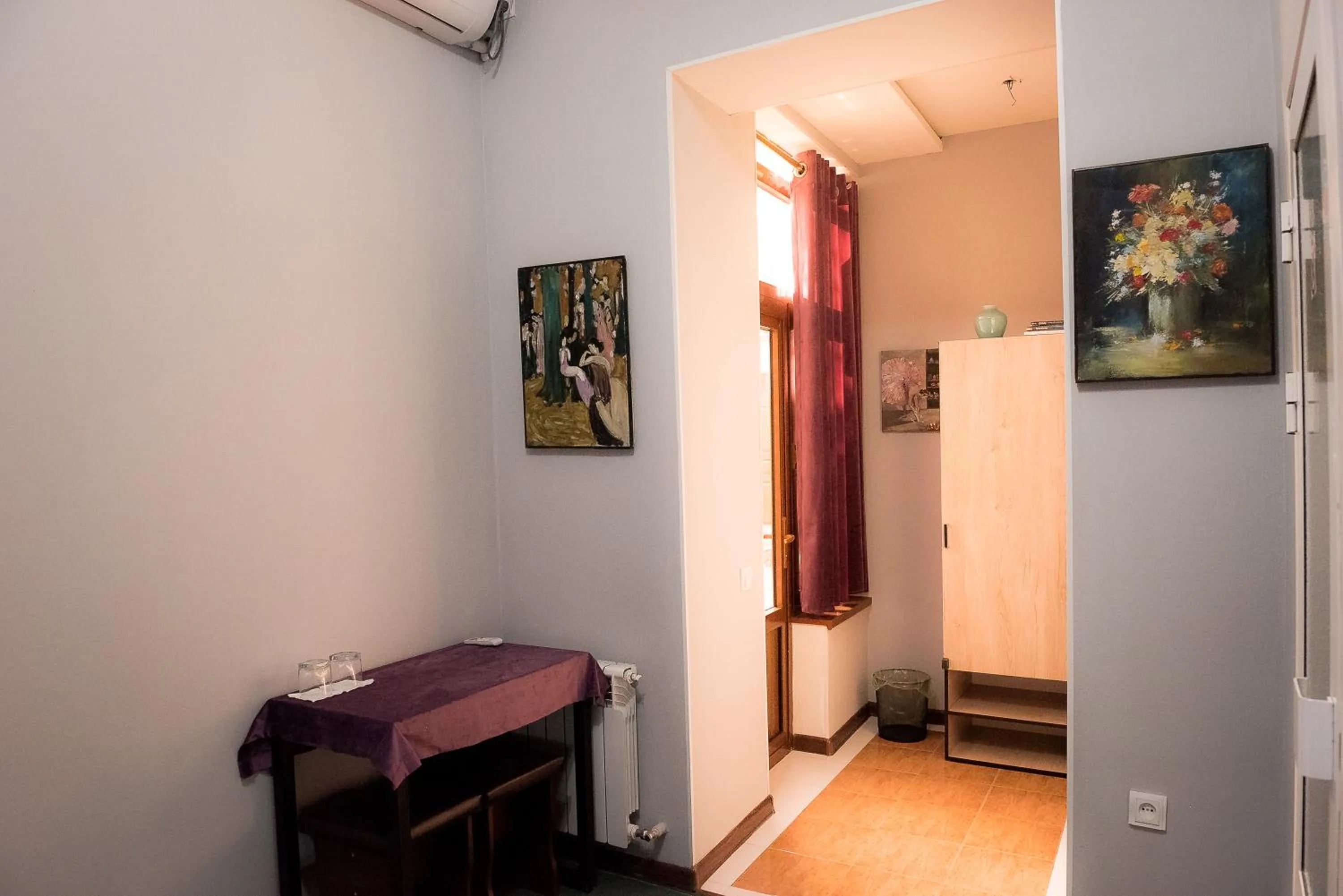 Photo of the whole room in Old Radio hostel