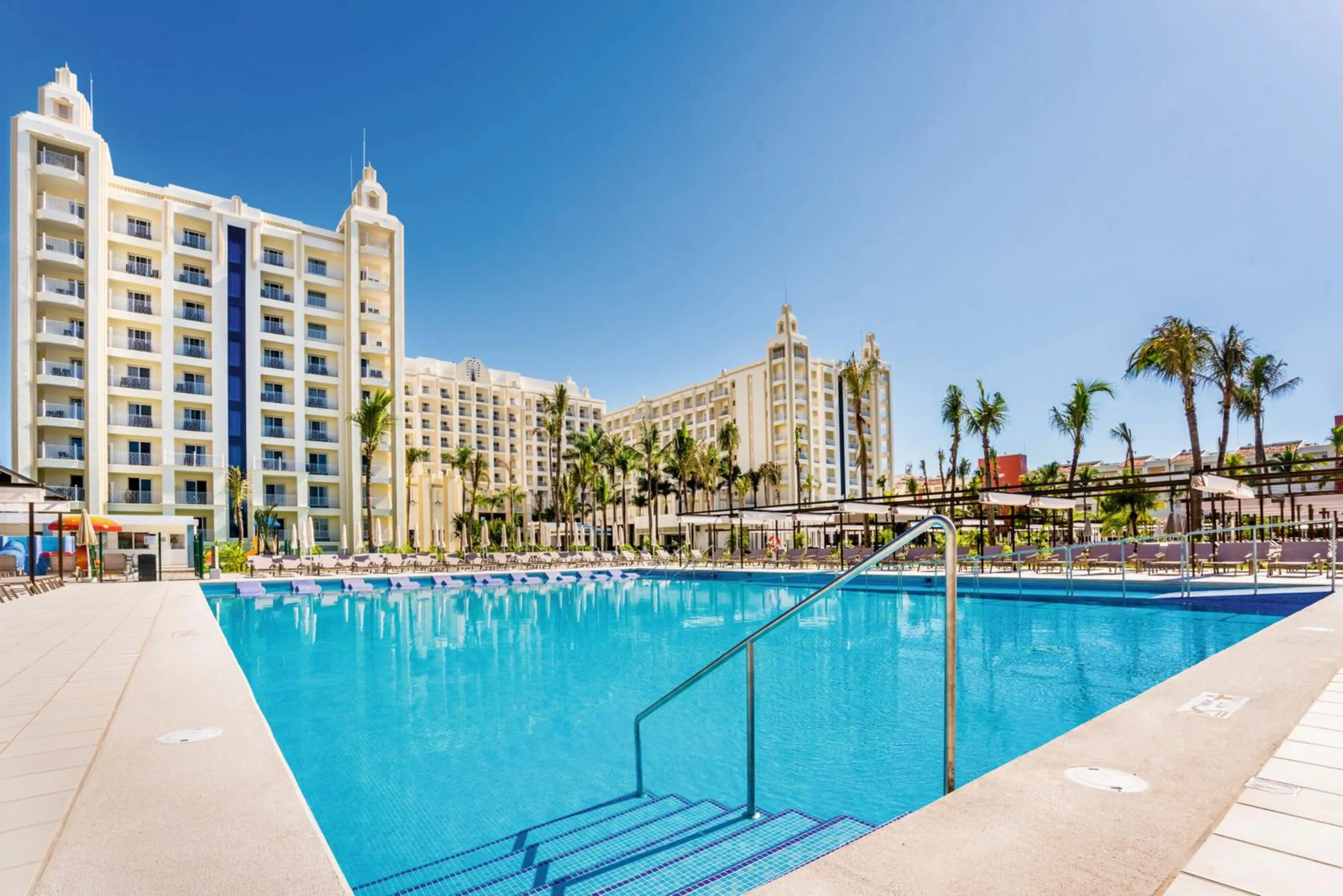 Swimming pool in Riu Vallarta - All Inclusive
