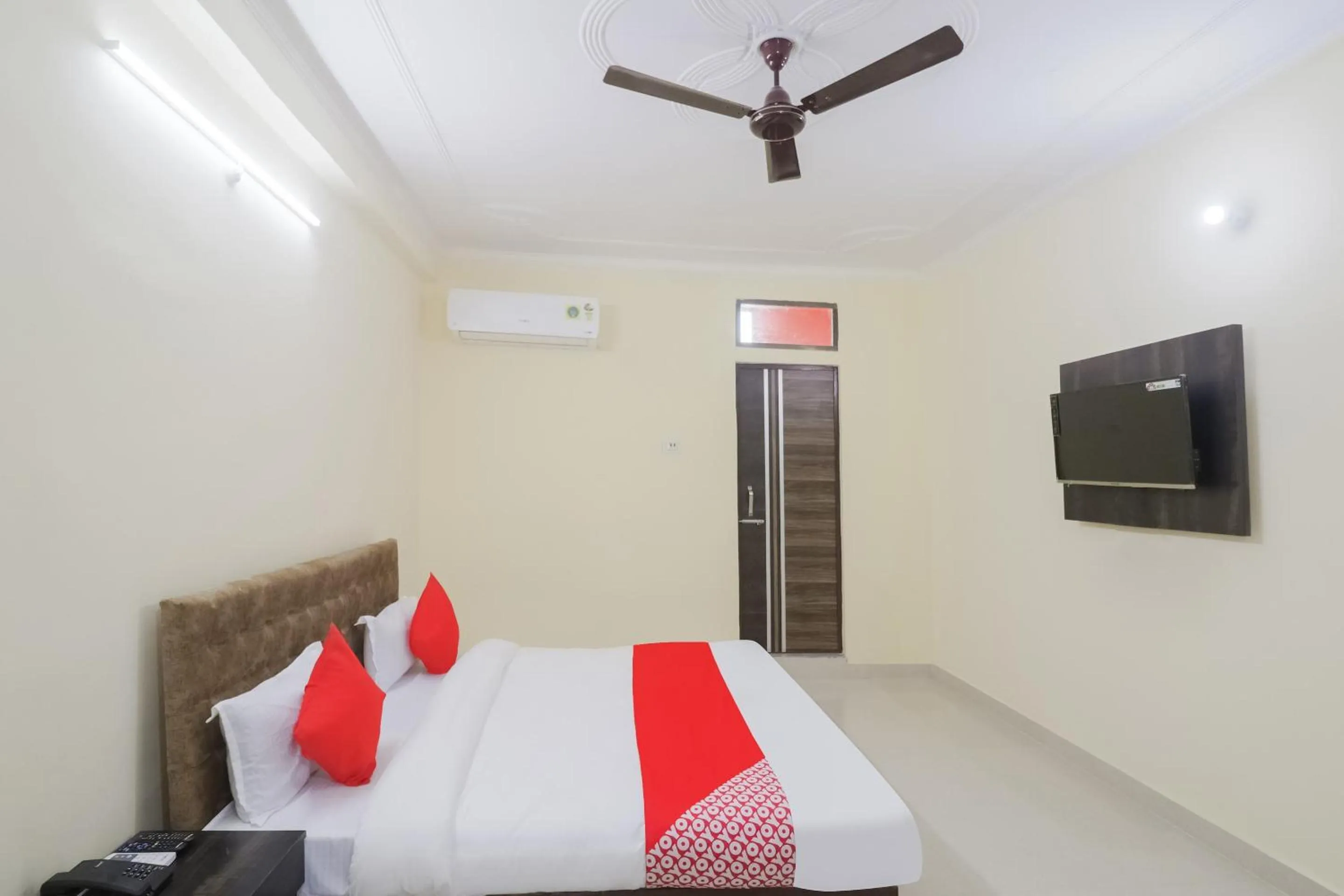 Bedroom, Bed in Hotel O by OYO R.K. INN